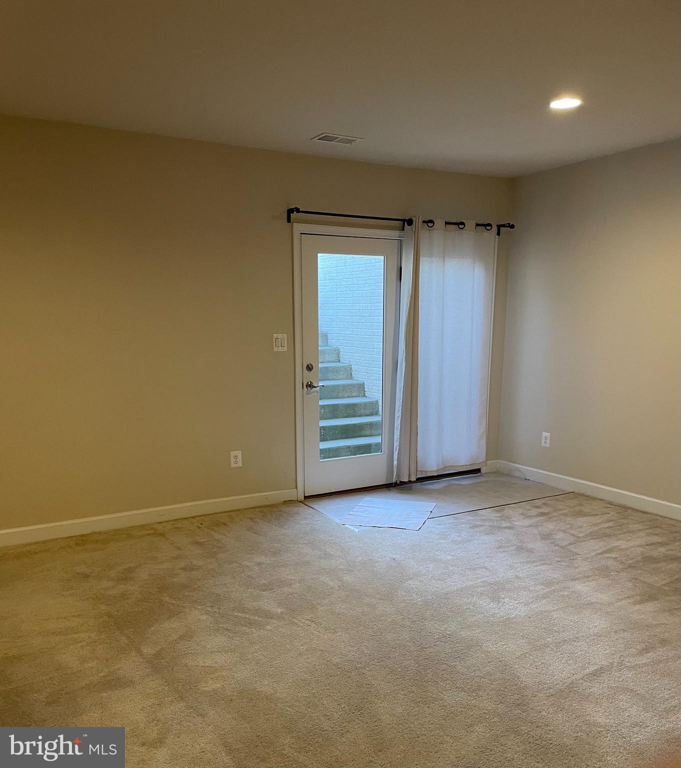 THE VISTAS AT LANSDOWNE - Residential Lease