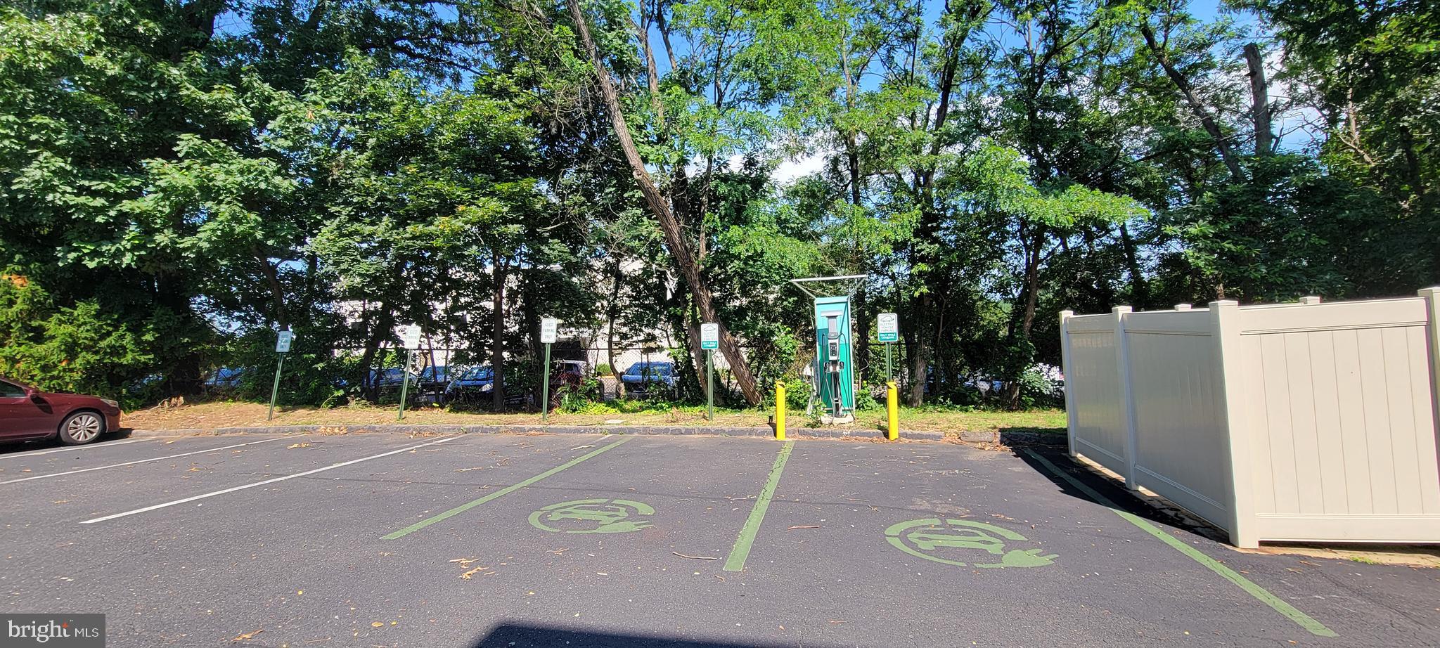 CHELBOURNE PLAZA - Residential