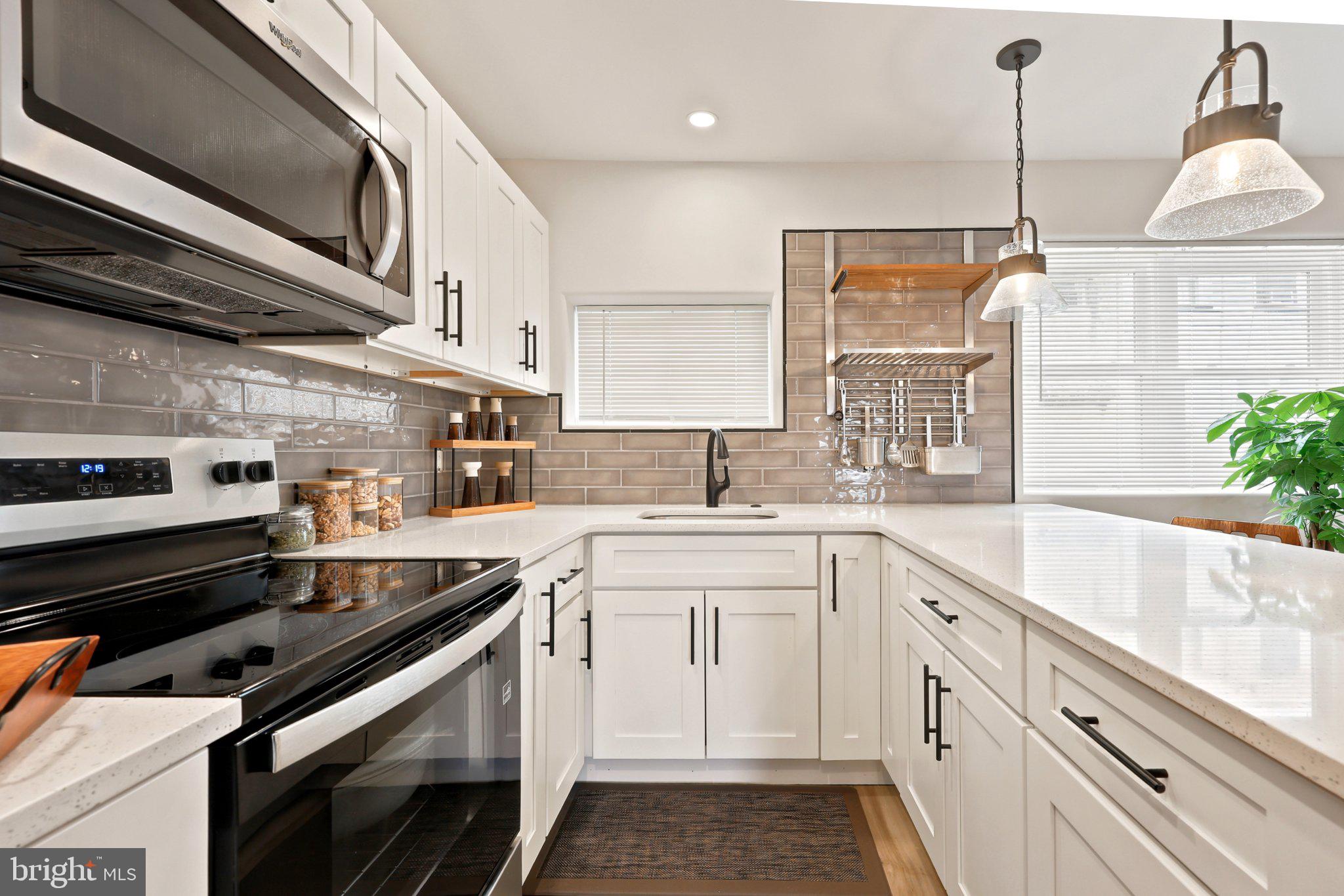 7135 CLOVER LANE