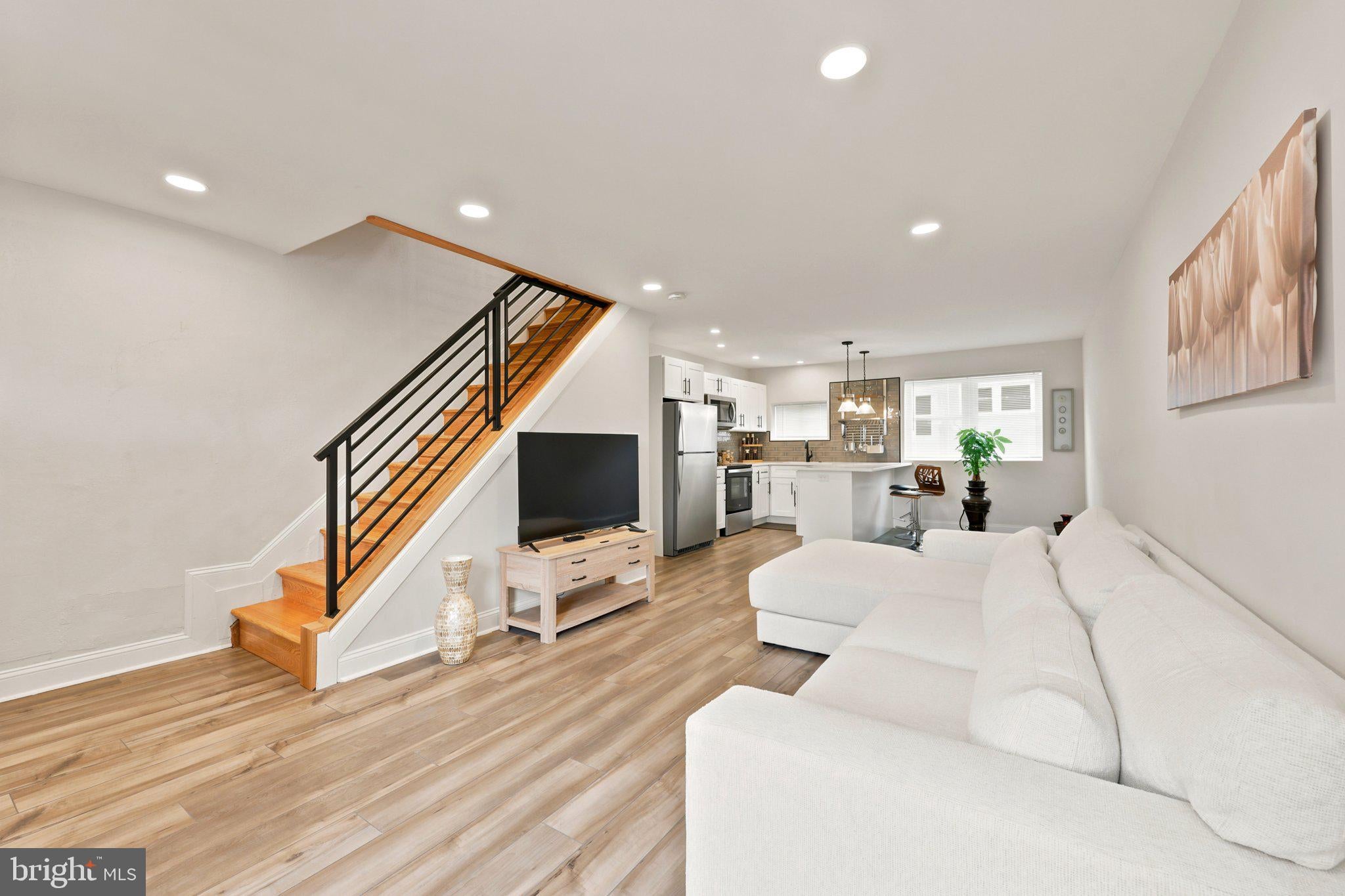 7135 CLOVER LANE