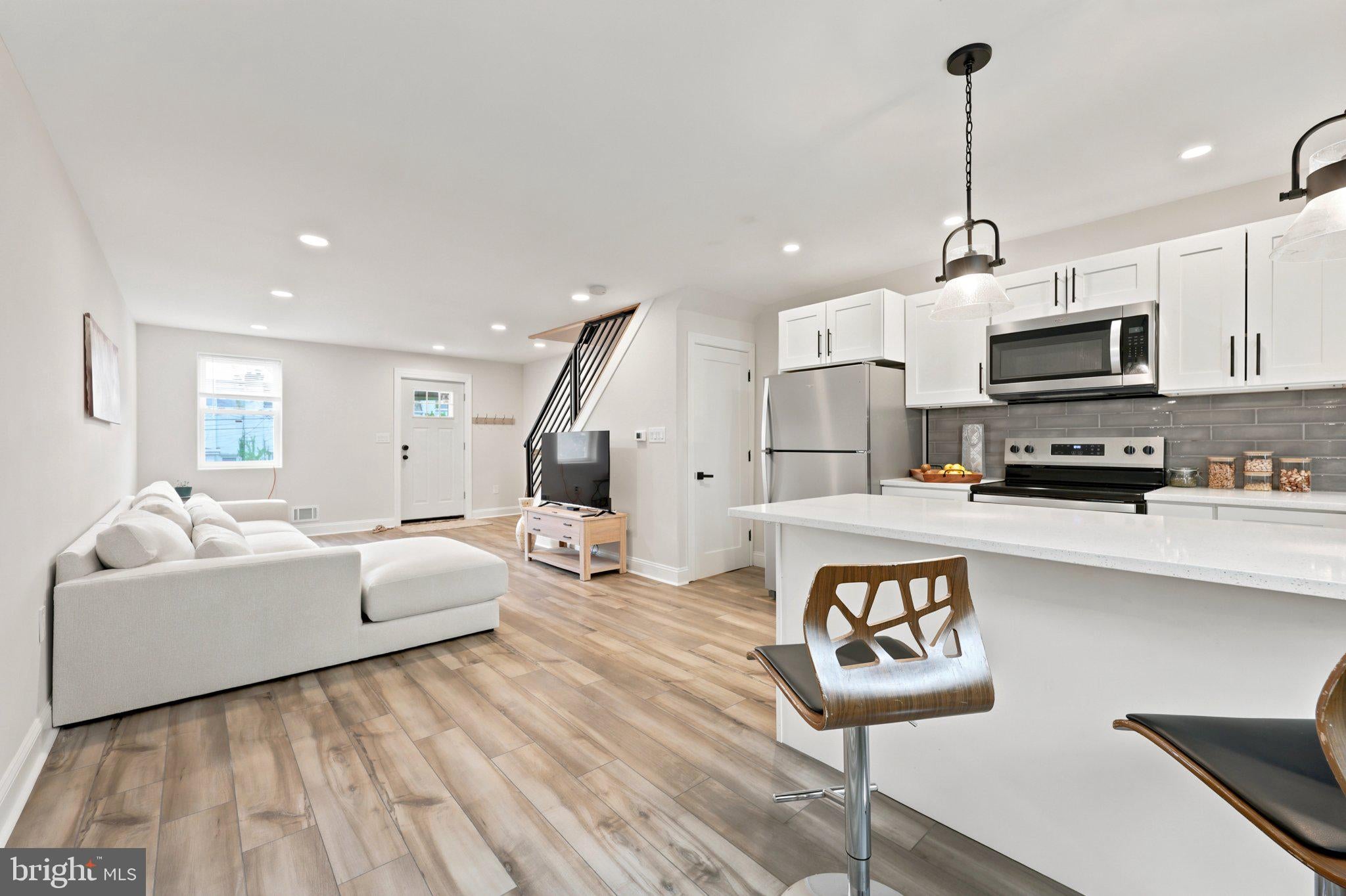 7135 CLOVER LANE