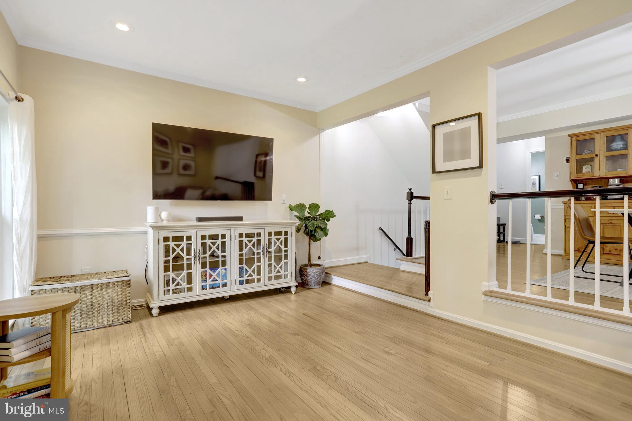 MANCHESTER SQUARE - Residential Lease