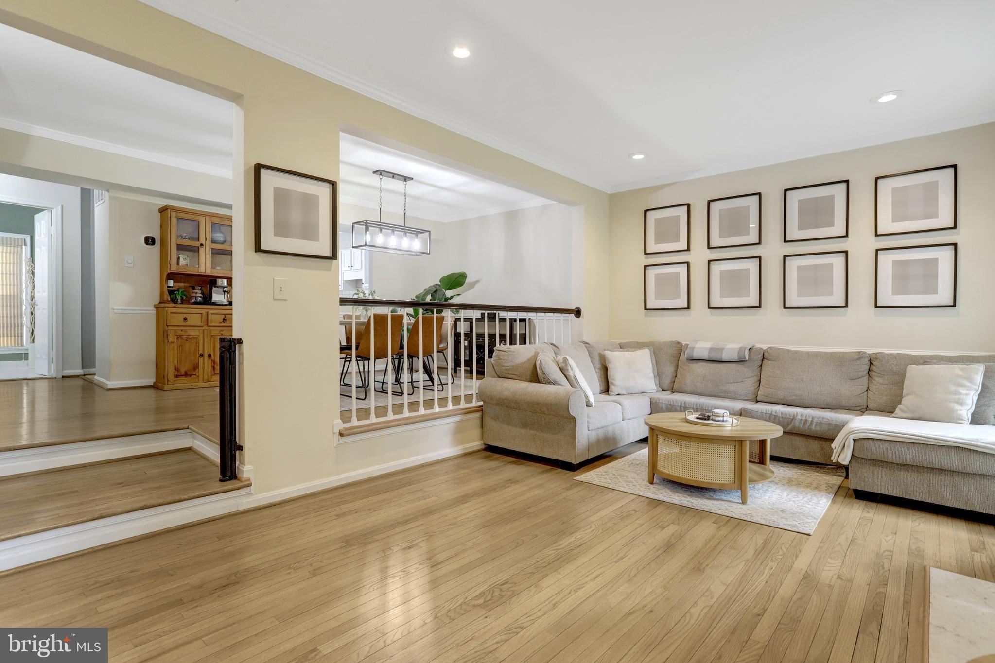 MANCHESTER SQUARE - Residential Lease