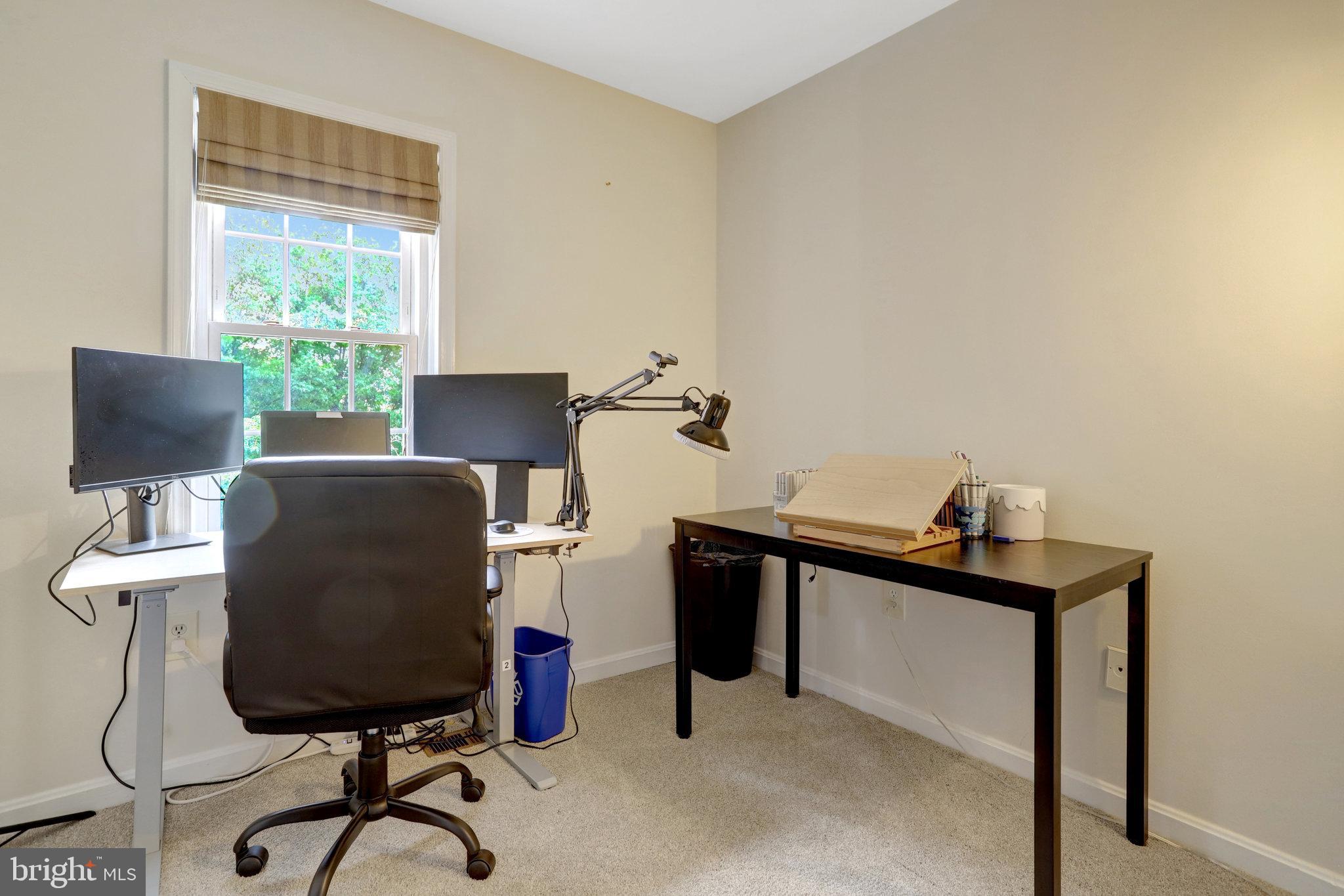 MANCHESTER SQUARE - Residential Lease