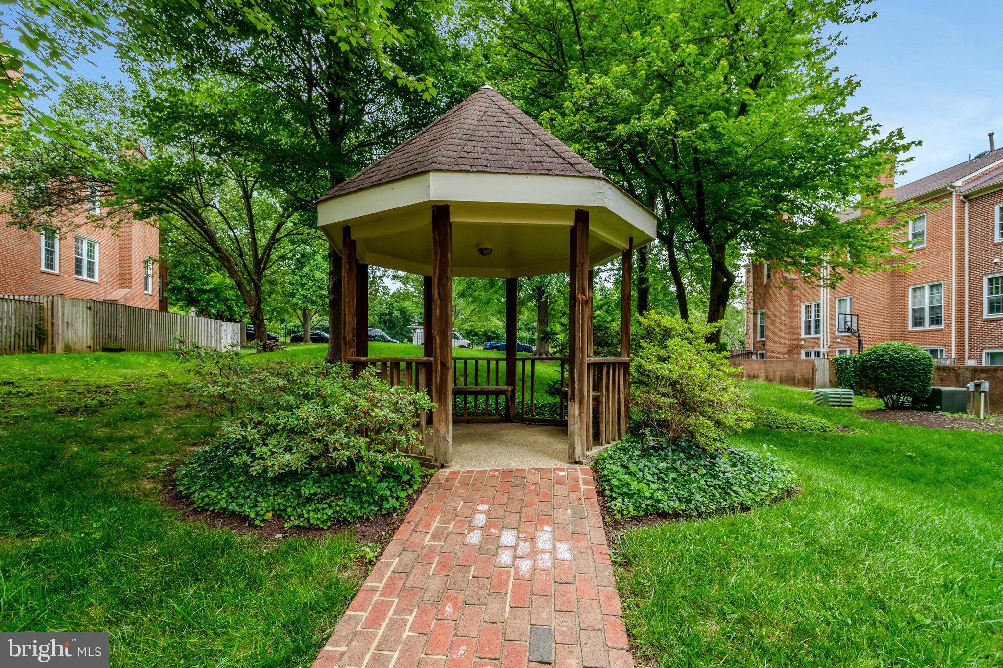 MANCHESTER SQUARE - Residential Lease