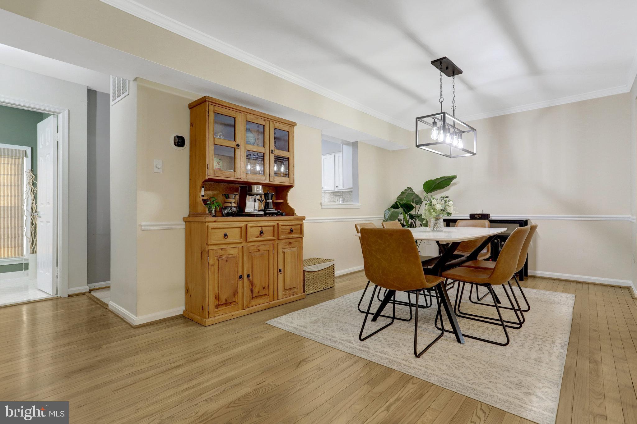 MANCHESTER SQUARE - Residential Lease