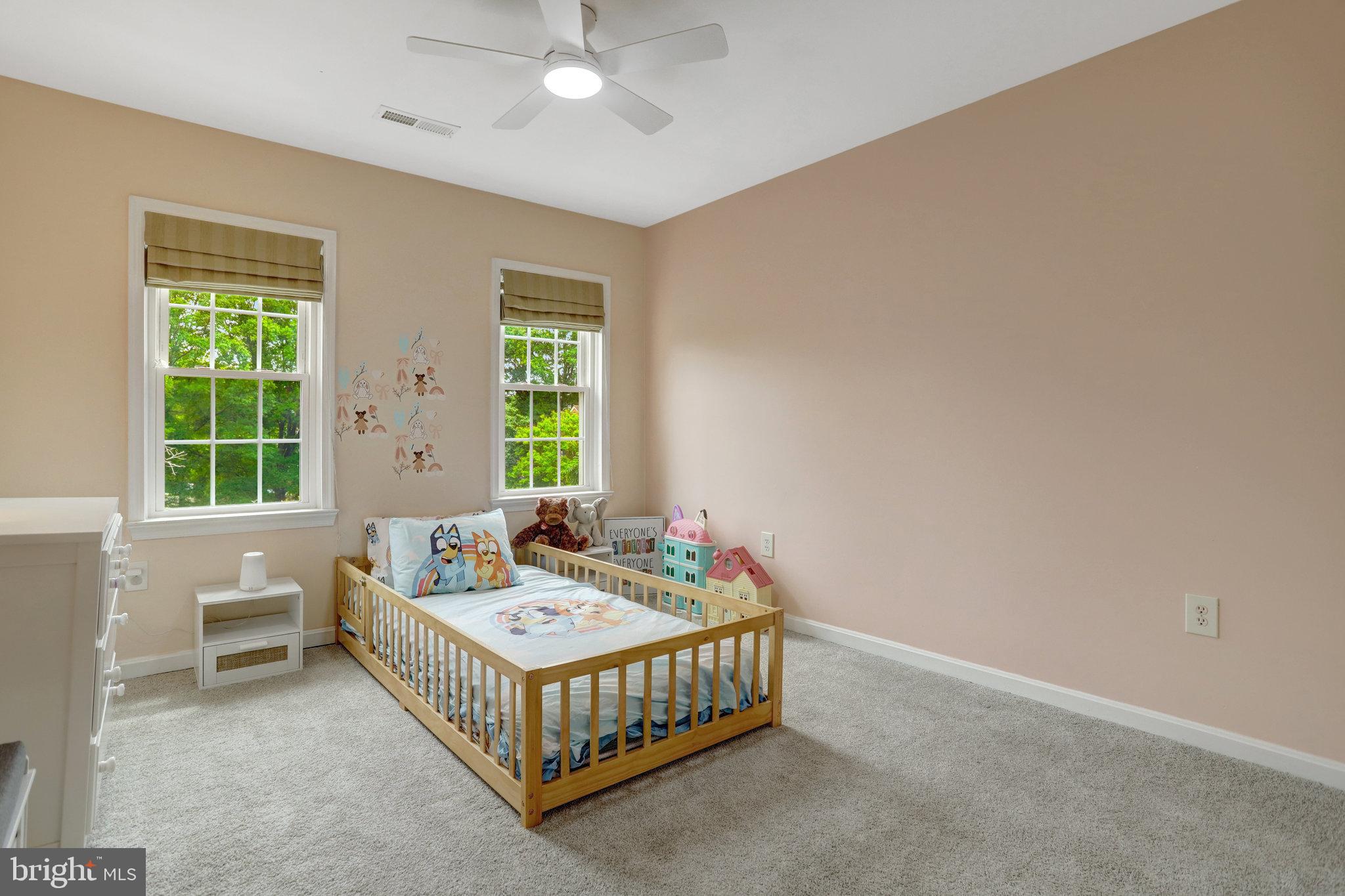 MANCHESTER SQUARE - Residential Lease