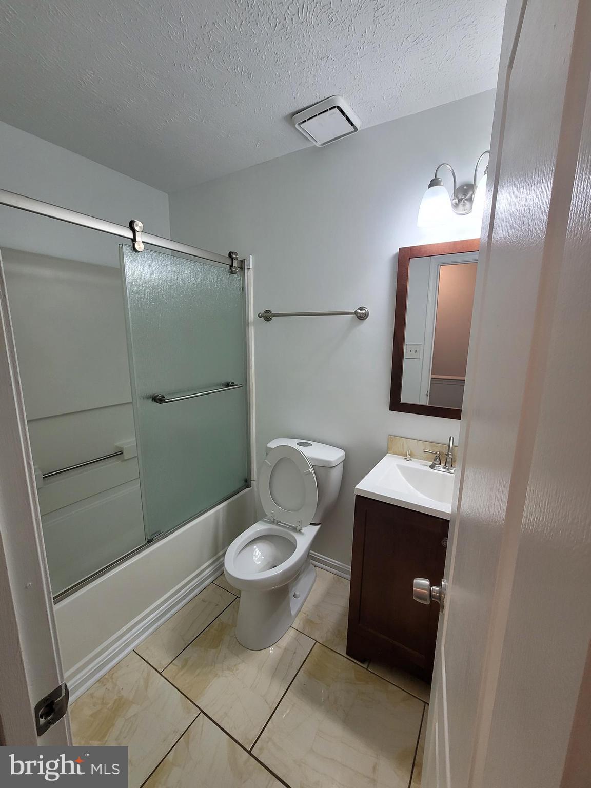 ROYAL PLAZA - Residential Lease