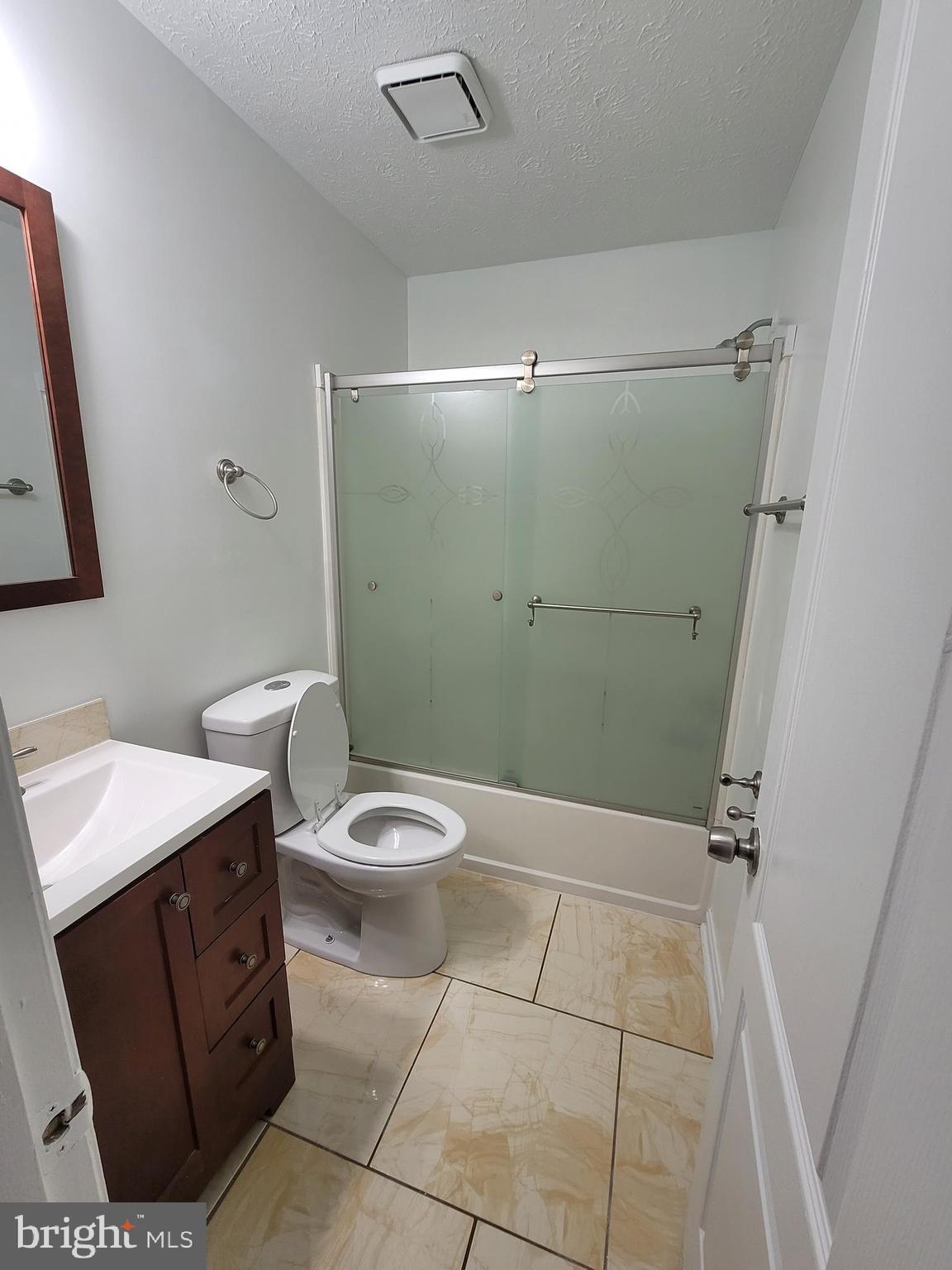 ROYAL PLAZA - Residential Lease