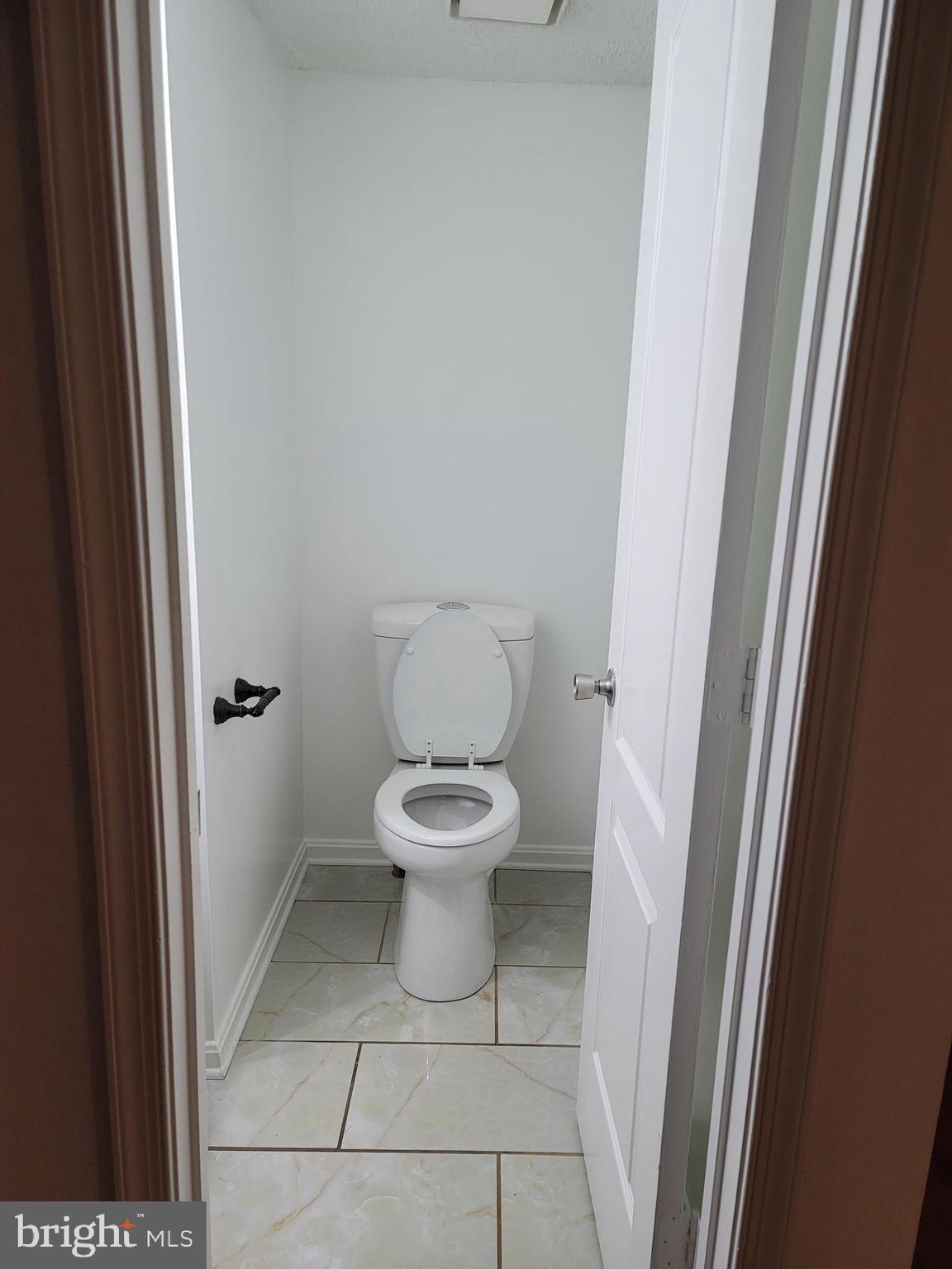 ROYAL PLAZA - Residential Lease