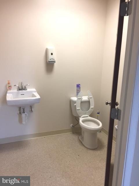 FAIRVIEW CENTER - Commercial Lease