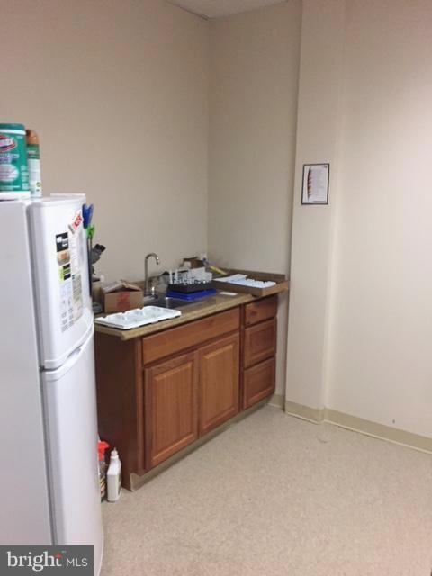 FAIRVIEW CENTER - Commercial Lease