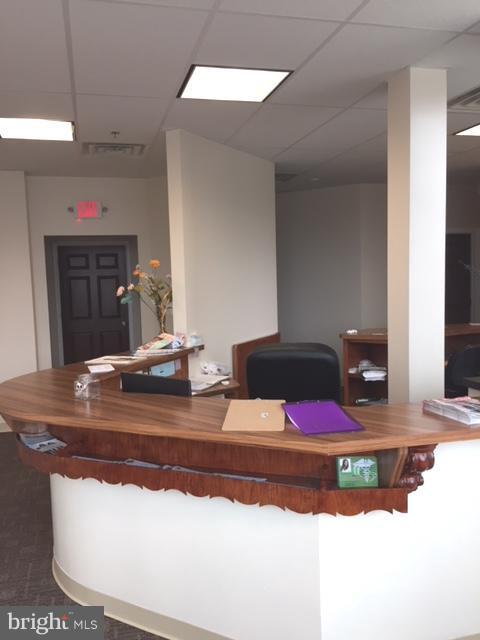 FAIRVIEW CENTER - Commercial Lease