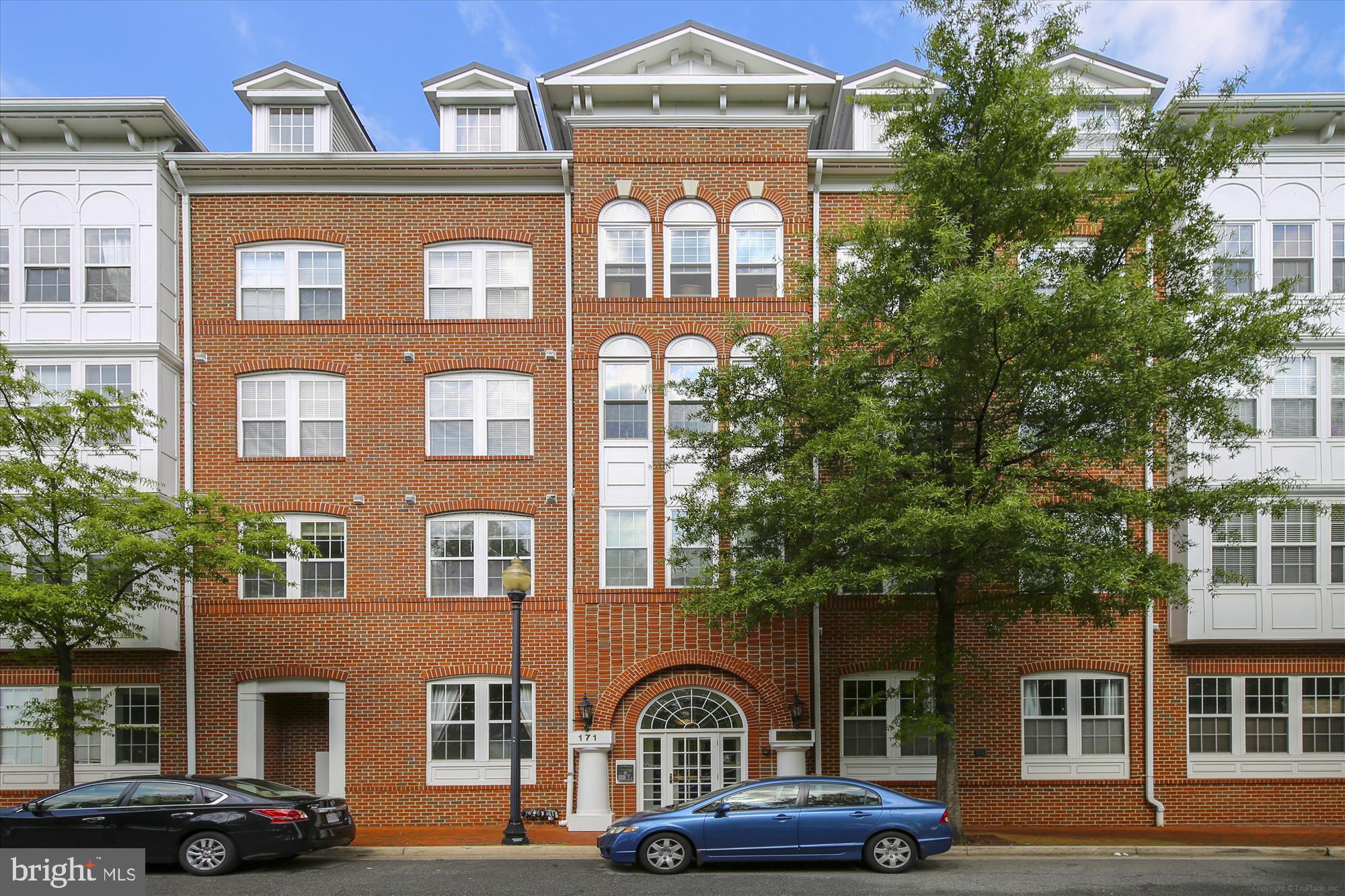 171 SOMERVELLE STREET 402