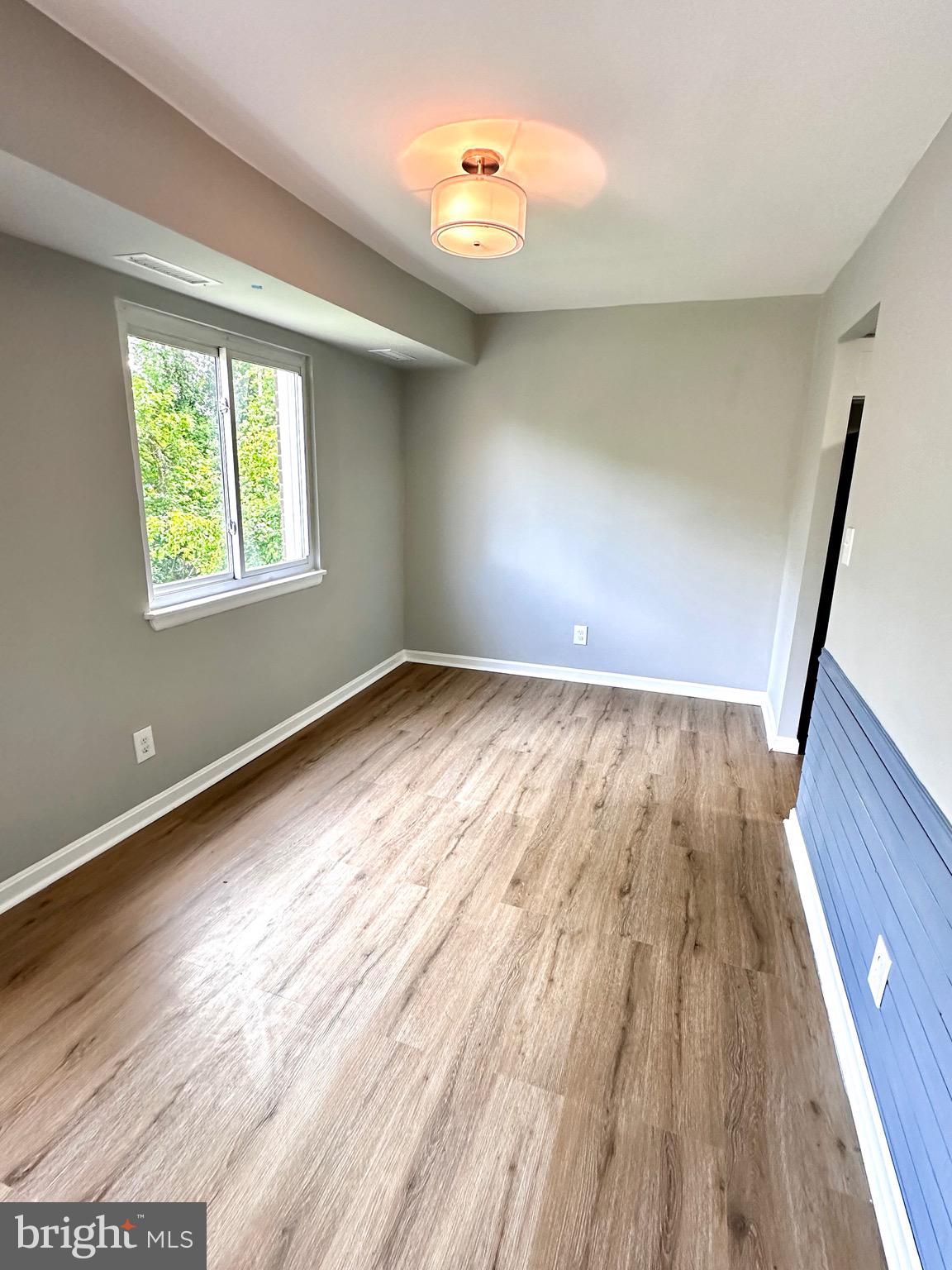 MOORES MILL MANOR - Residential