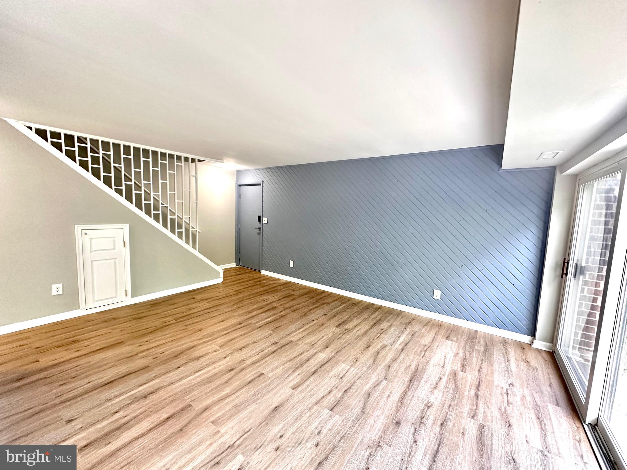 MOORES MILL MANOR - Residential