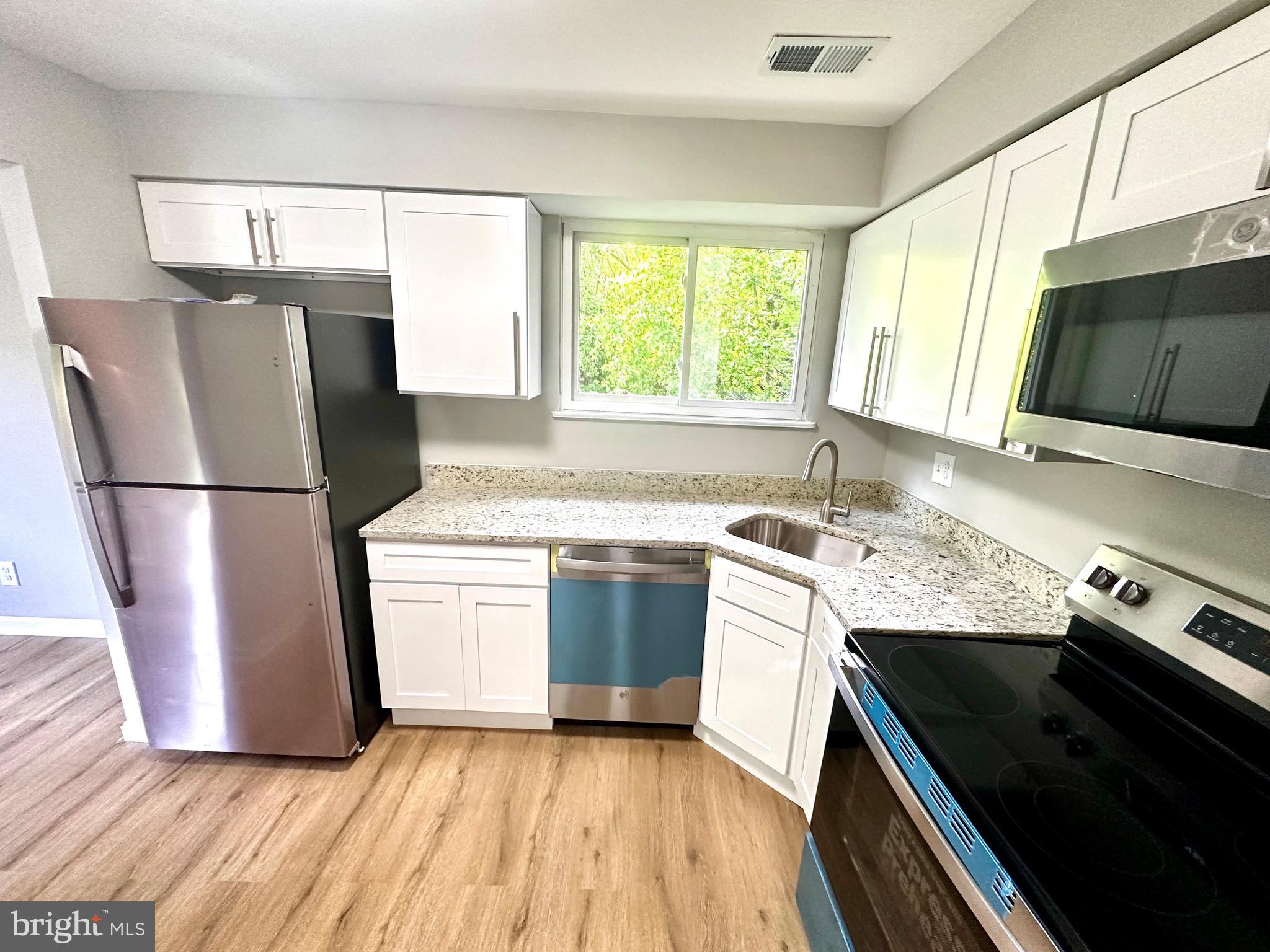 MOORES MILL MANOR - Residential