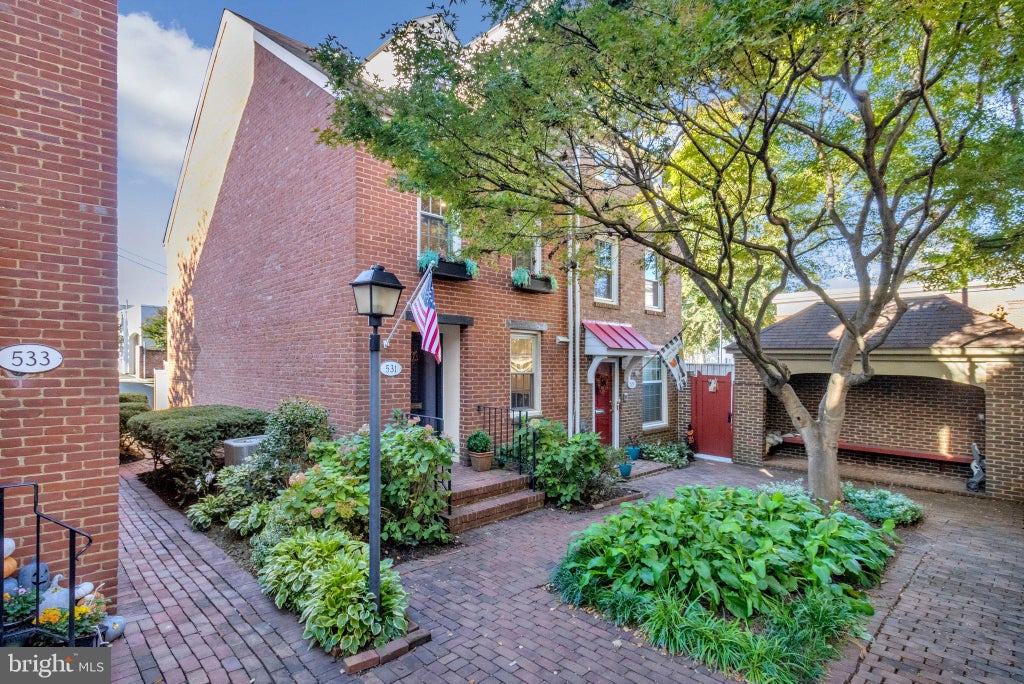 Photo of 531 S Saint Asaph Street, ALEXANDRIA, VA 22314 (MLS # VAAX2066770)