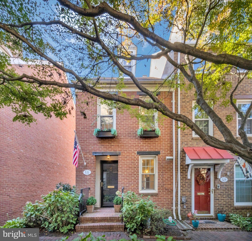Photo of 531 S Saint Asaph Street, ALEXANDRIA, VA 22314 (MLS # VAAX2066770)