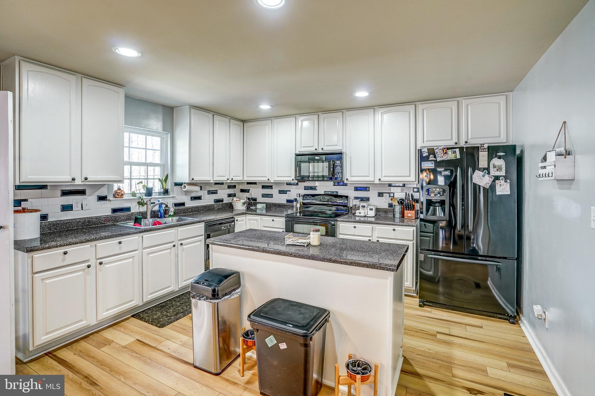 LAKE SIDE - Residential