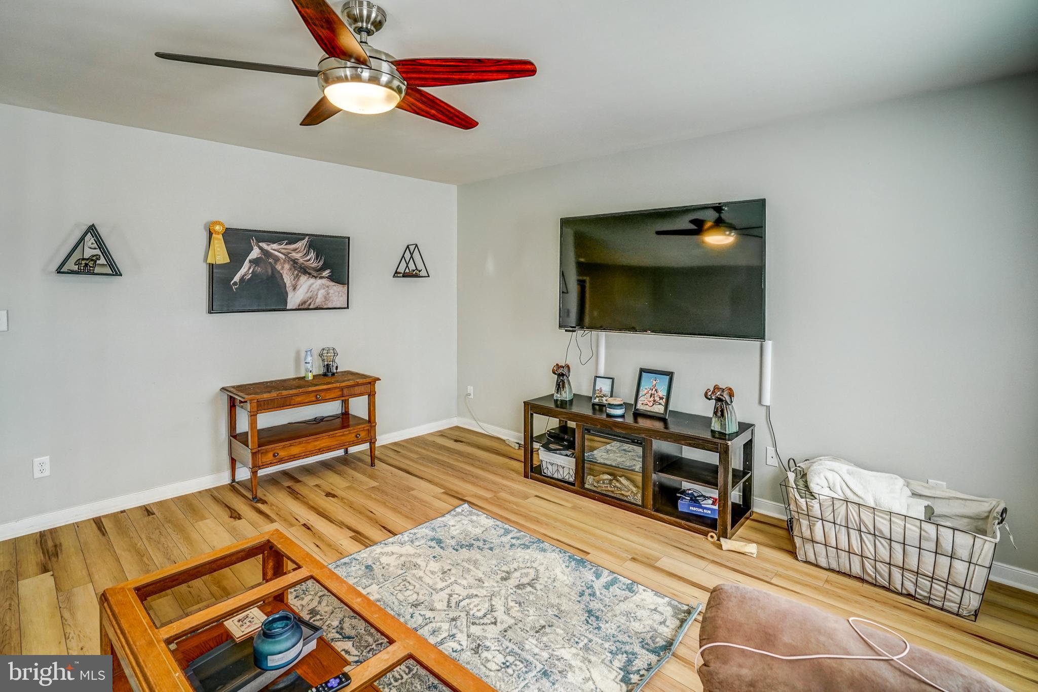 LAKE SIDE - Residential