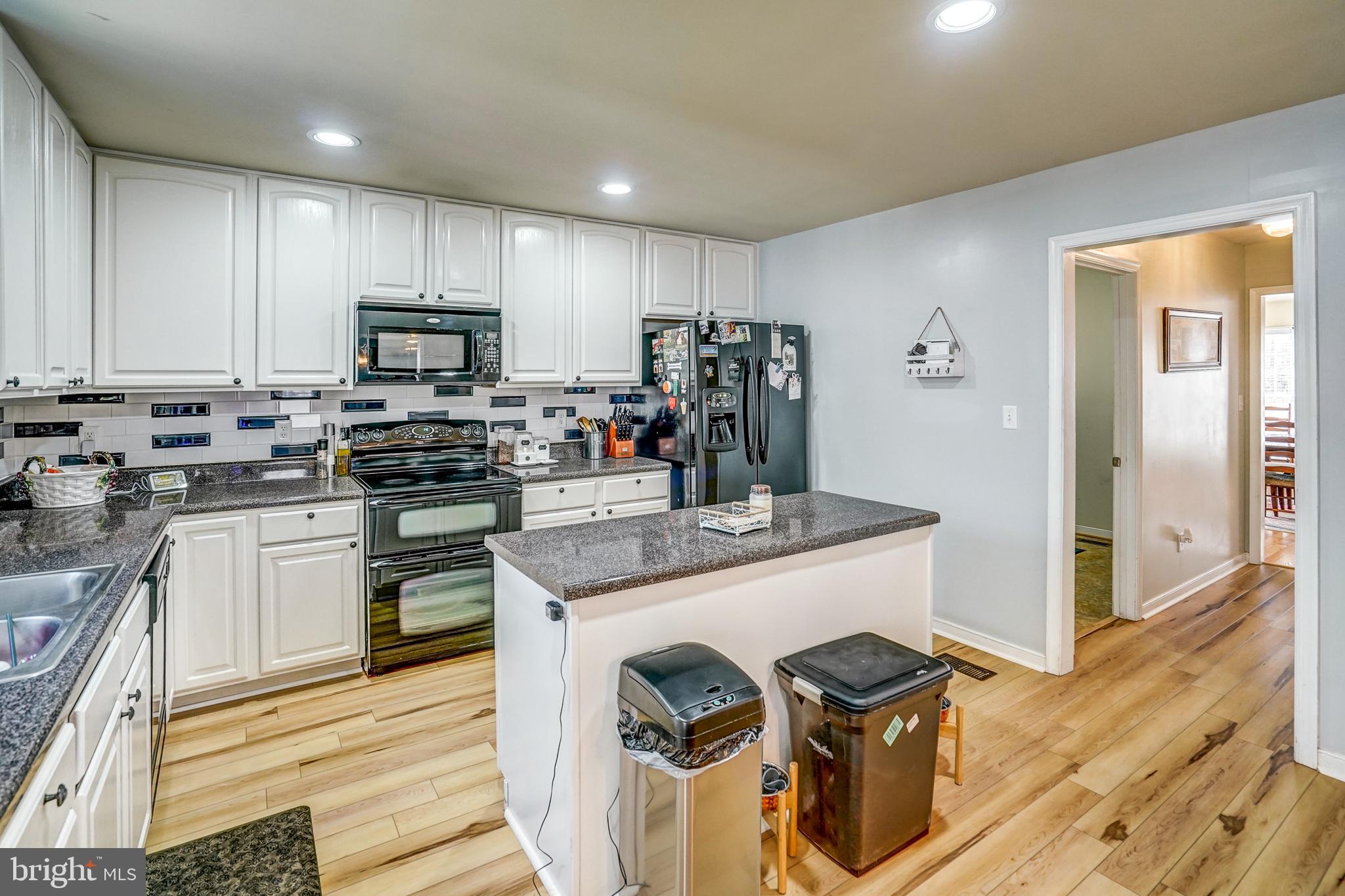 LAKE SIDE - Residential