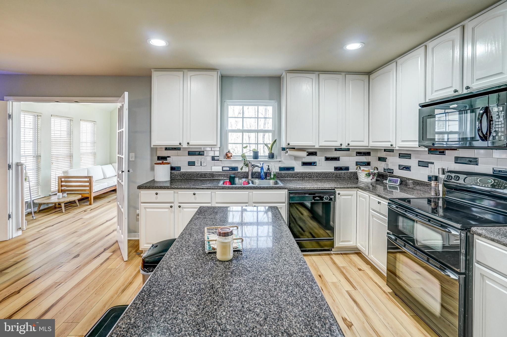 LAKE SIDE - Residential