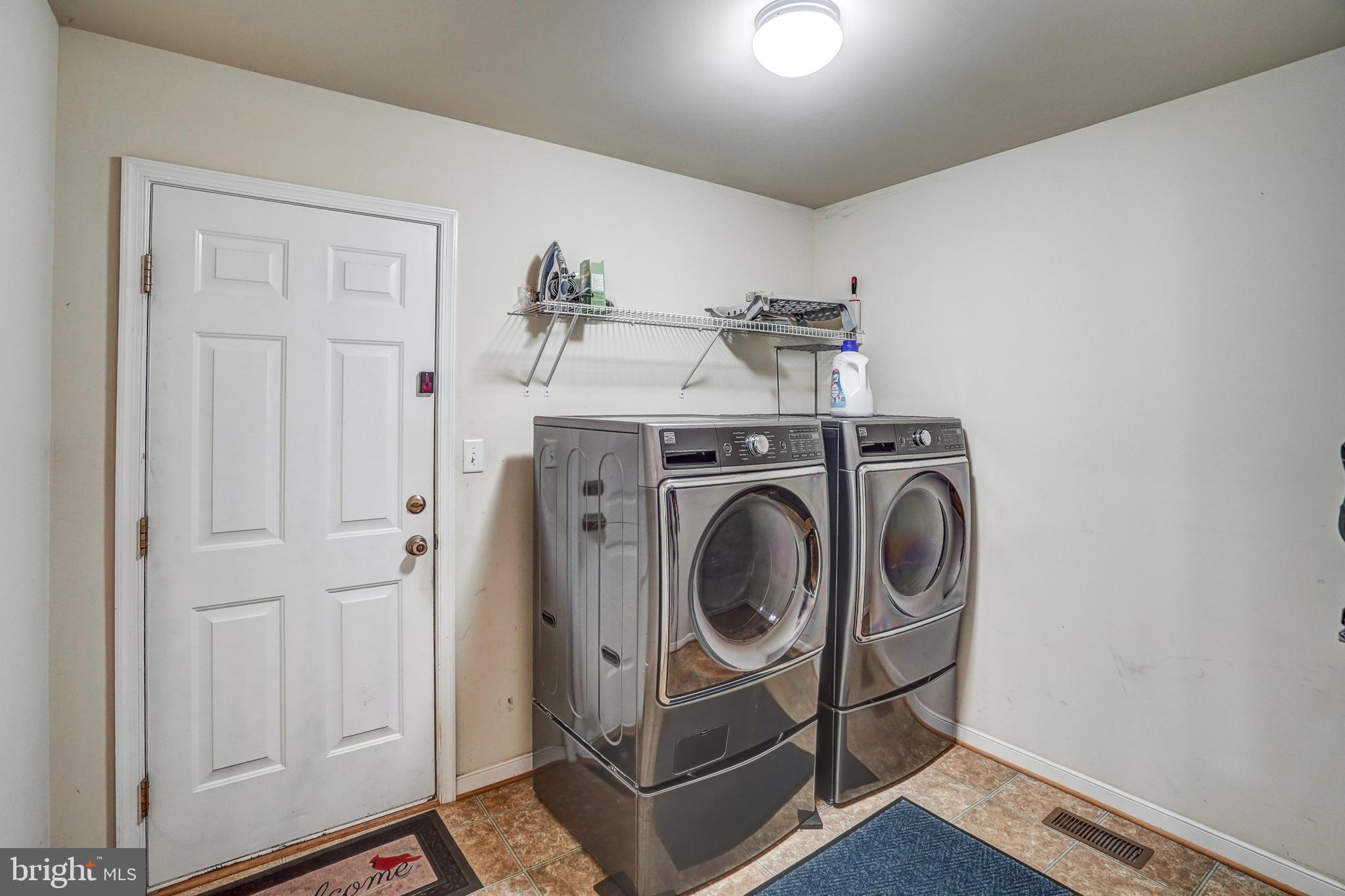 LAKE SIDE - Residential