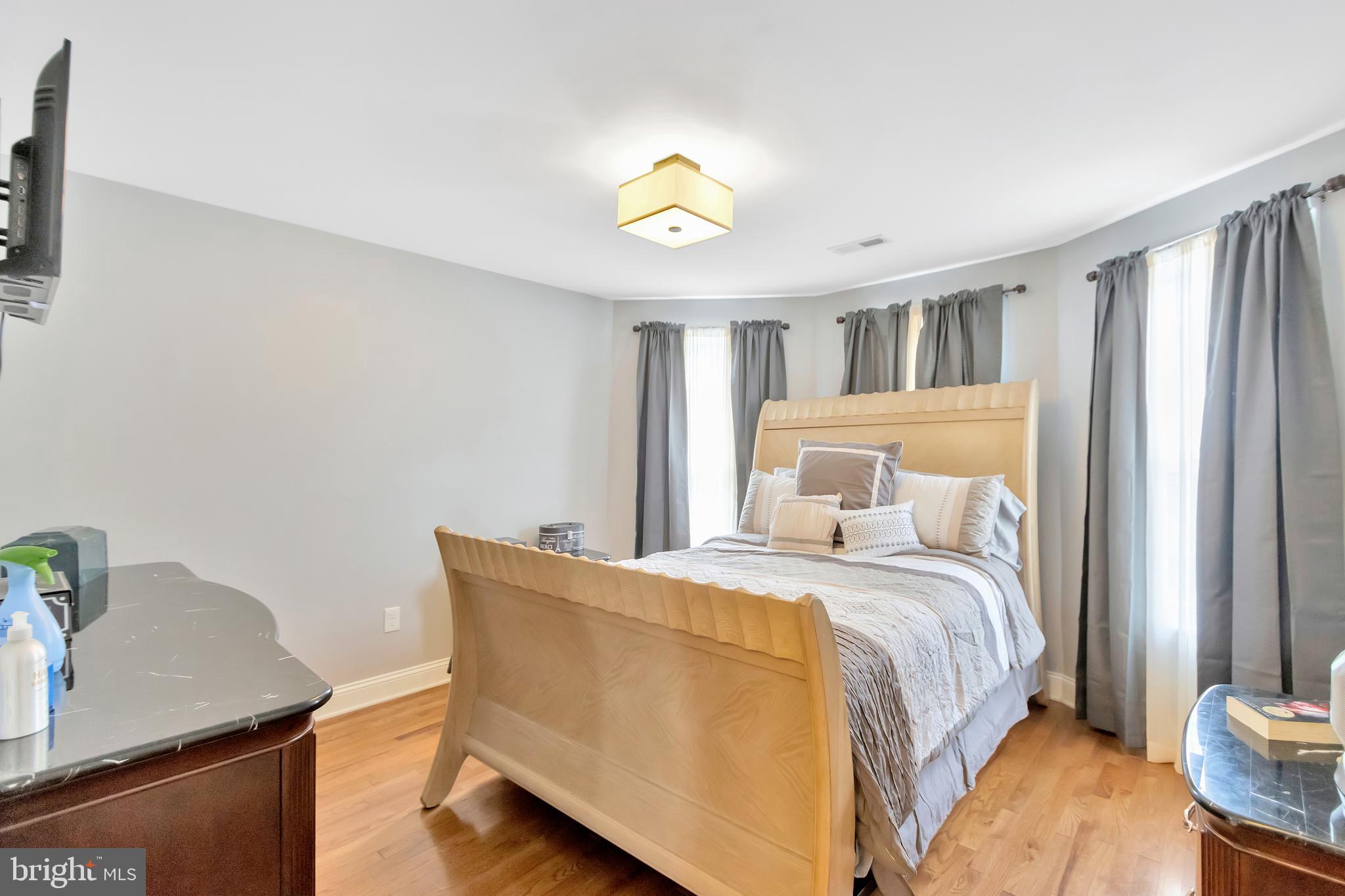 RADNOR WINSTON - Residential