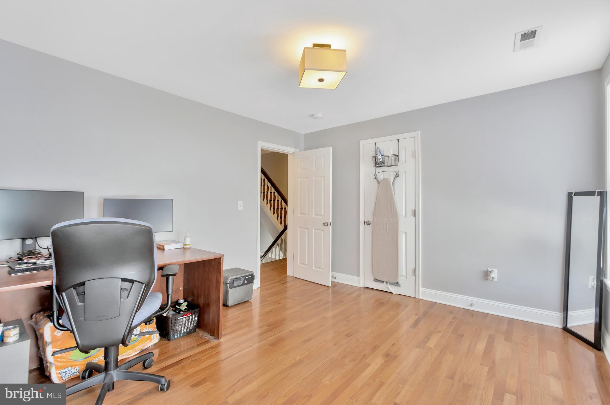 RADNOR WINSTON - Residential