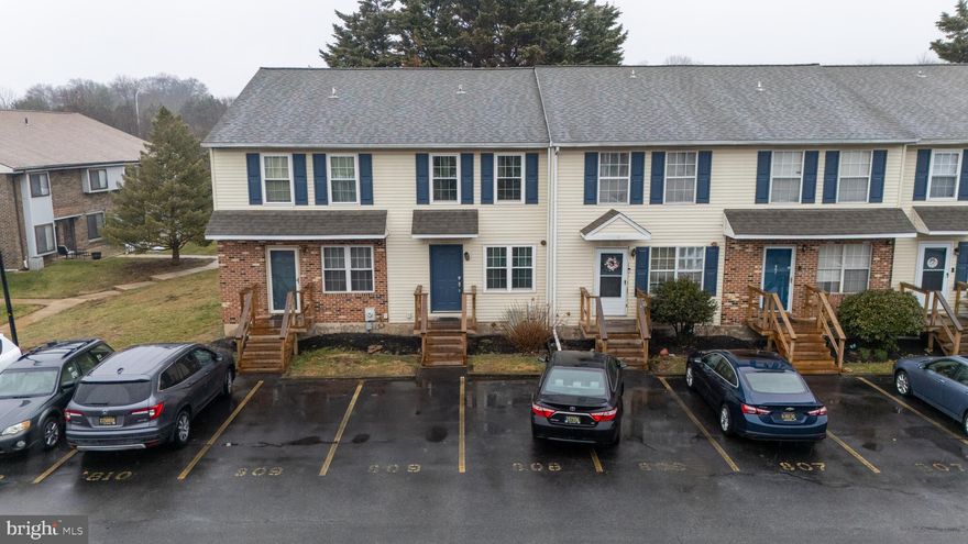 Great opportunity to own in Stone's Throw! Conveniently located in Newark near shopping, I95, downtown Newark, Glasgow Park, this 2 bedroom 1.5 bathroom home has been lovingly maintained and updated. You will love the hardwood floors throughout the main floor, the large deck, all new windows and exterior doors (with transferrable warranty). The seller also recently replaced the hot water heater. This home is truly MOVE IN READY!