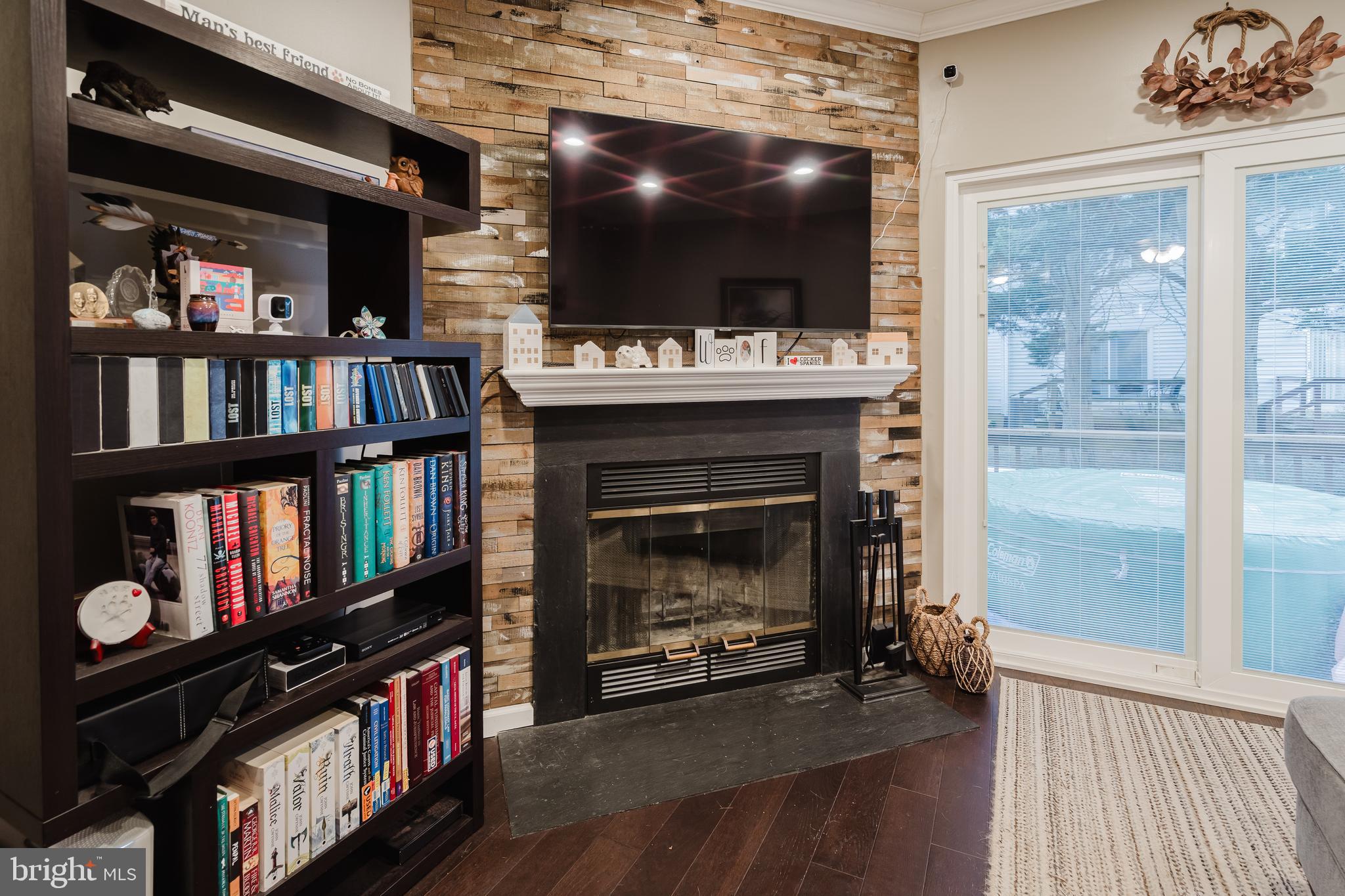 STONES THROW - Residential