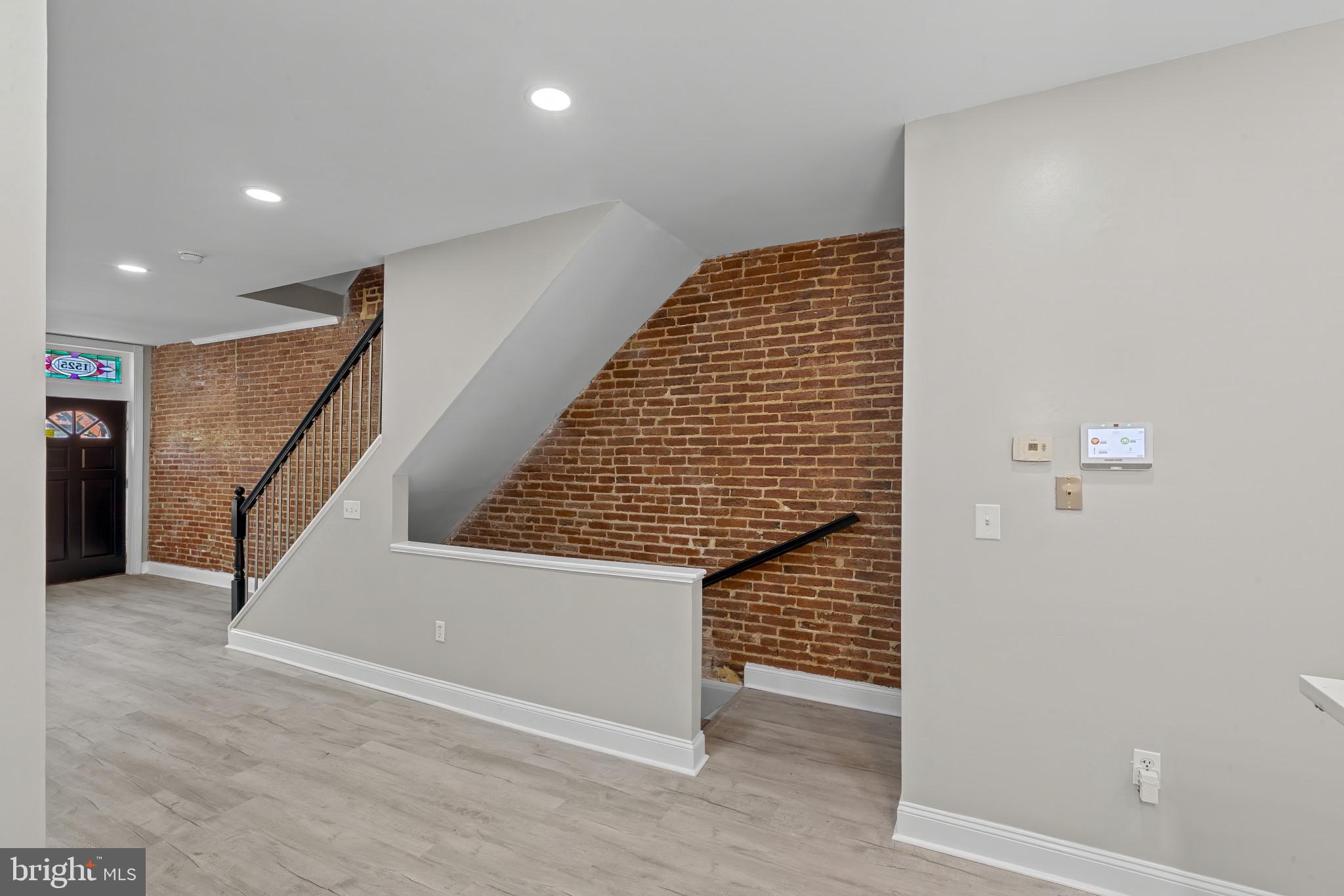 HOLLINS MARKET - Residential