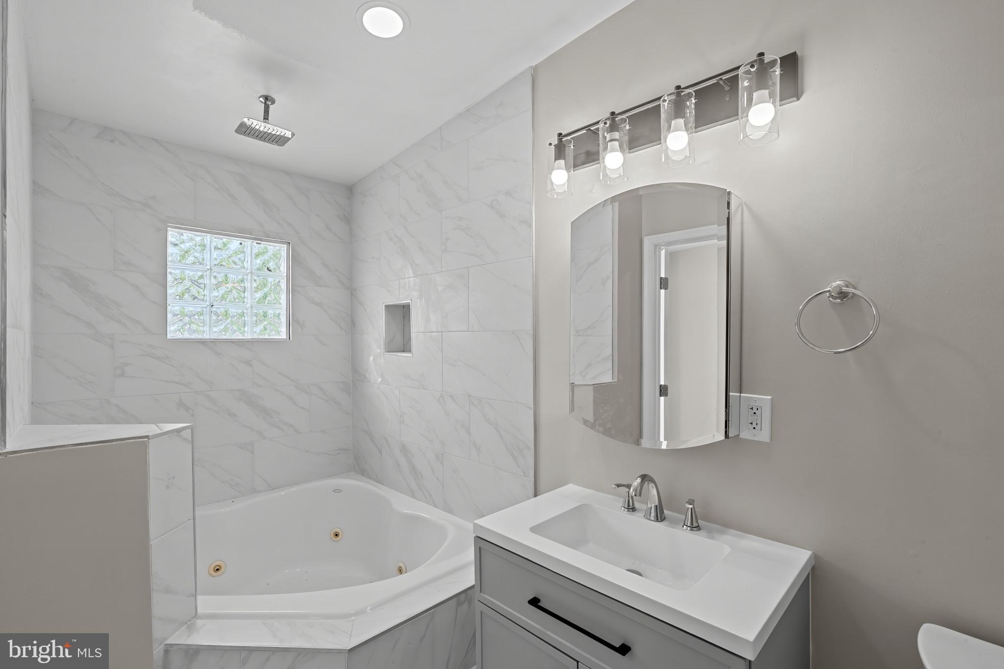 HOLLINS MARKET - Residential