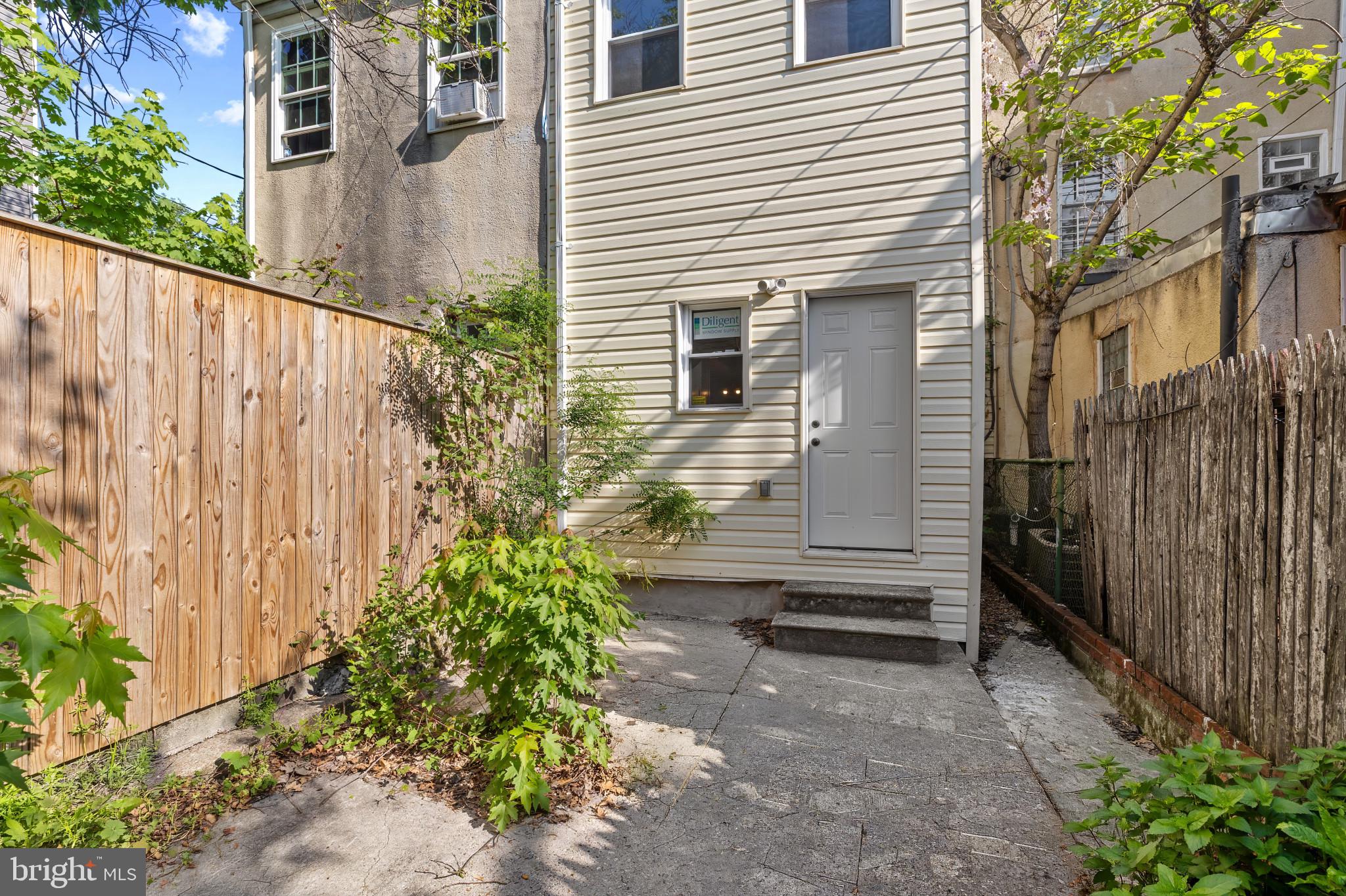 HOLLINS MARKET - Residential