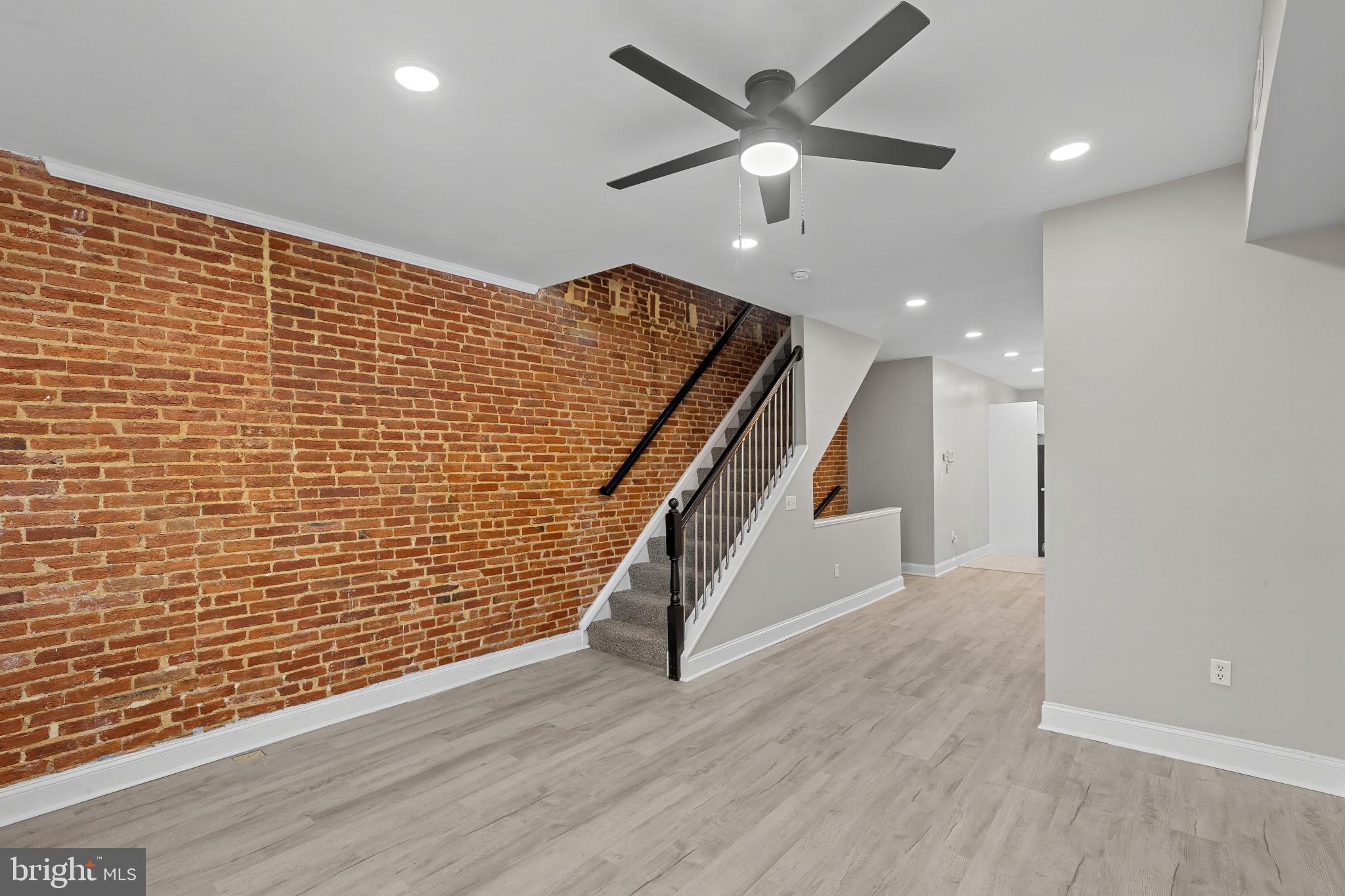 HOLLINS MARKET - Residential