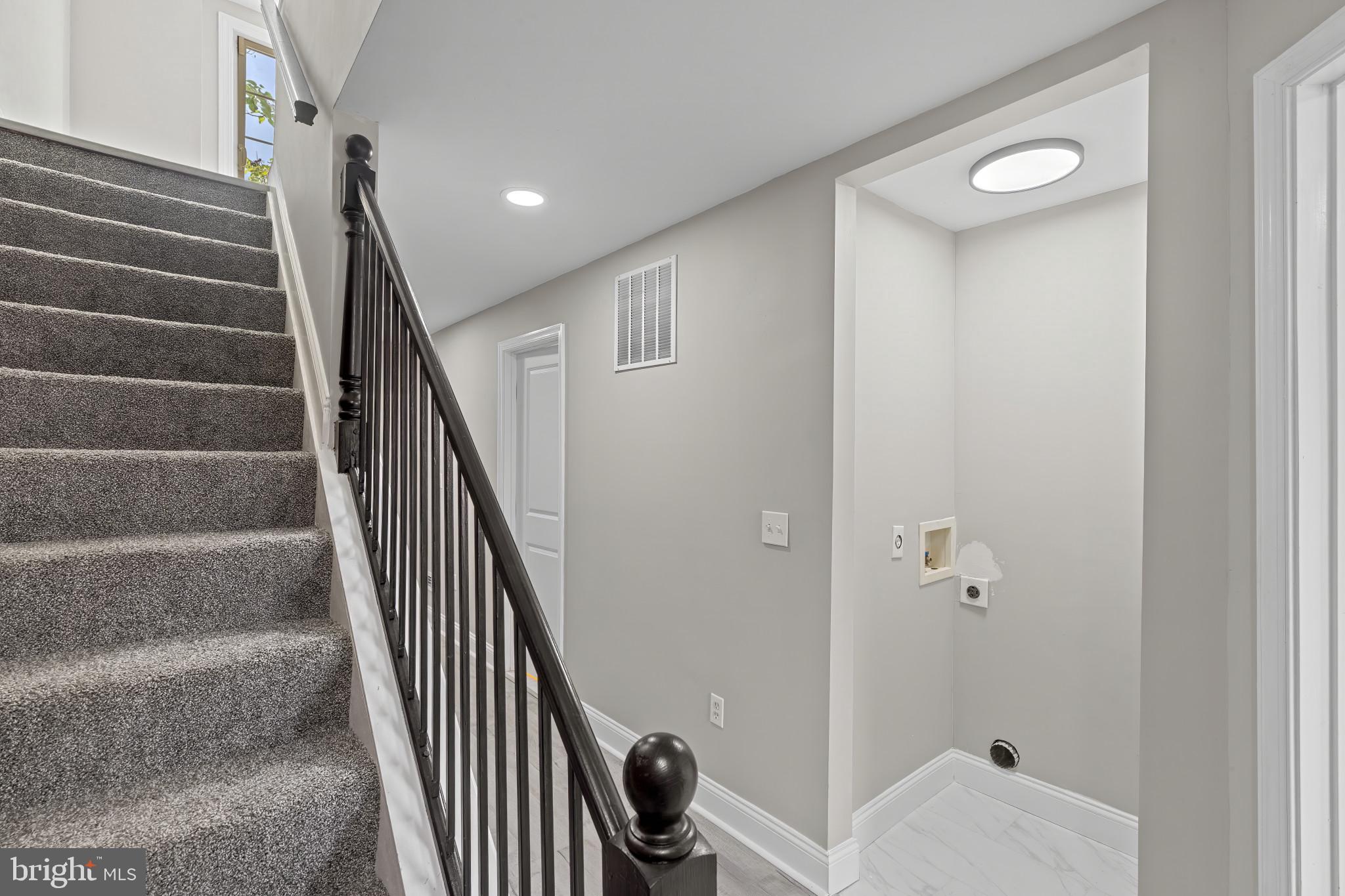 HOLLINS MARKET - Residential