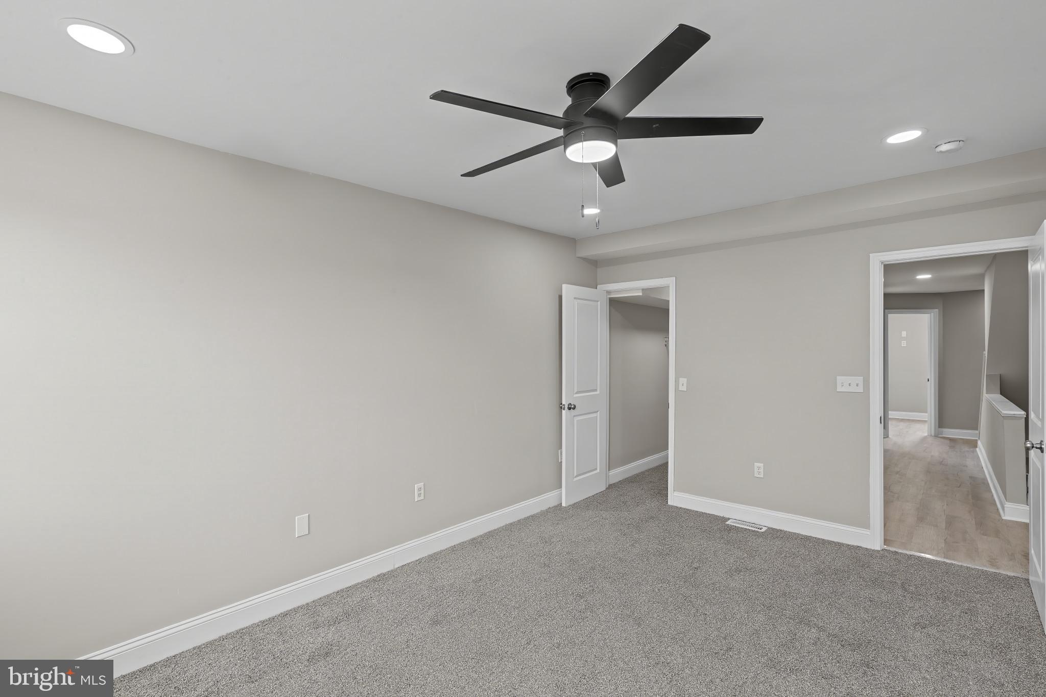 HOLLINS MARKET - Residential