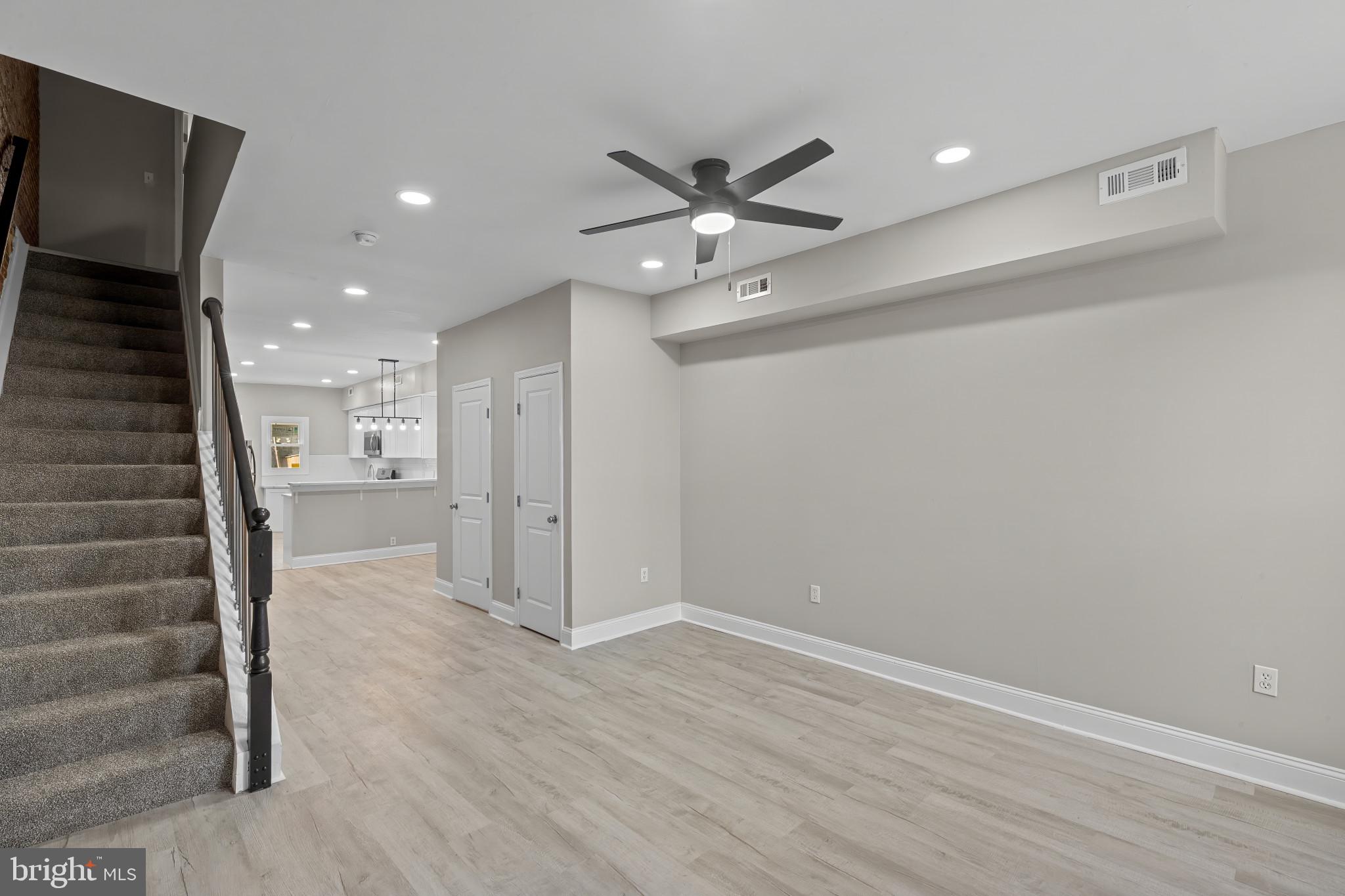 HOLLINS MARKET - Residential