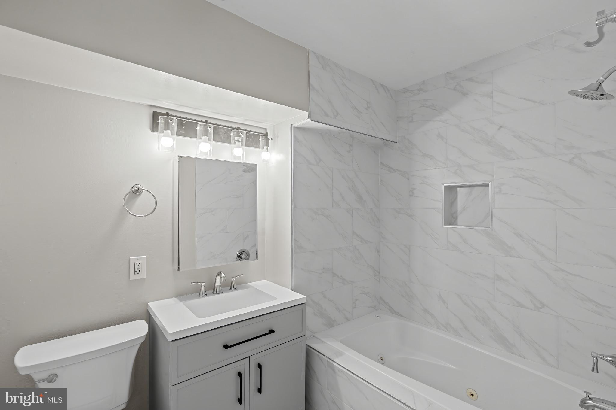 HOLLINS MARKET - Residential