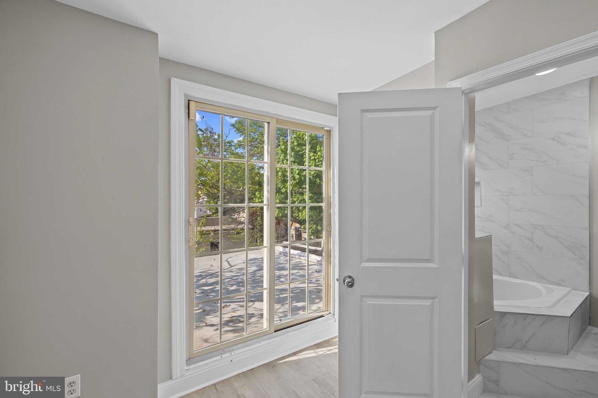 HOLLINS MARKET - Residential