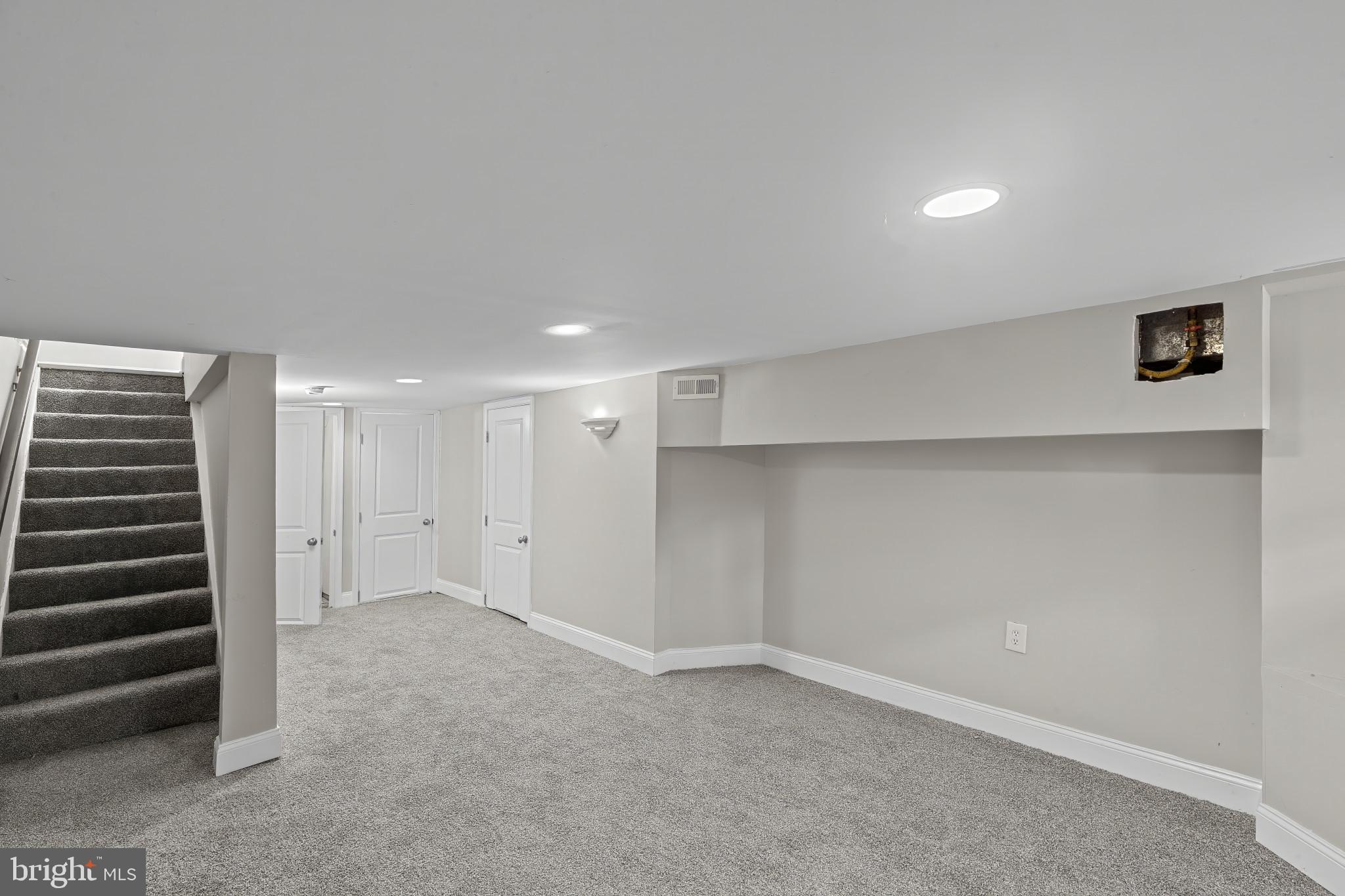 HOLLINS MARKET - Residential