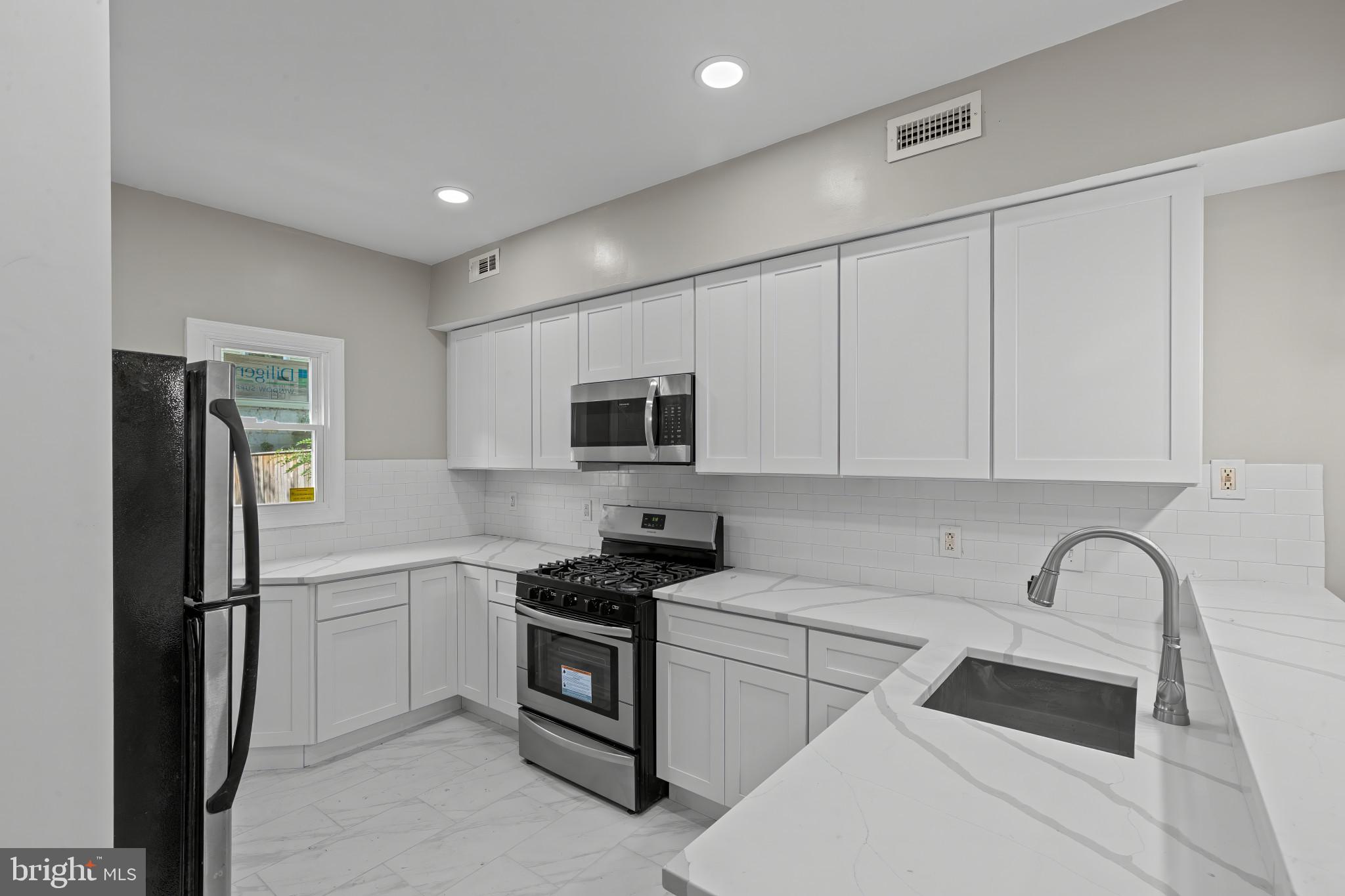 HOLLINS MARKET - Residential