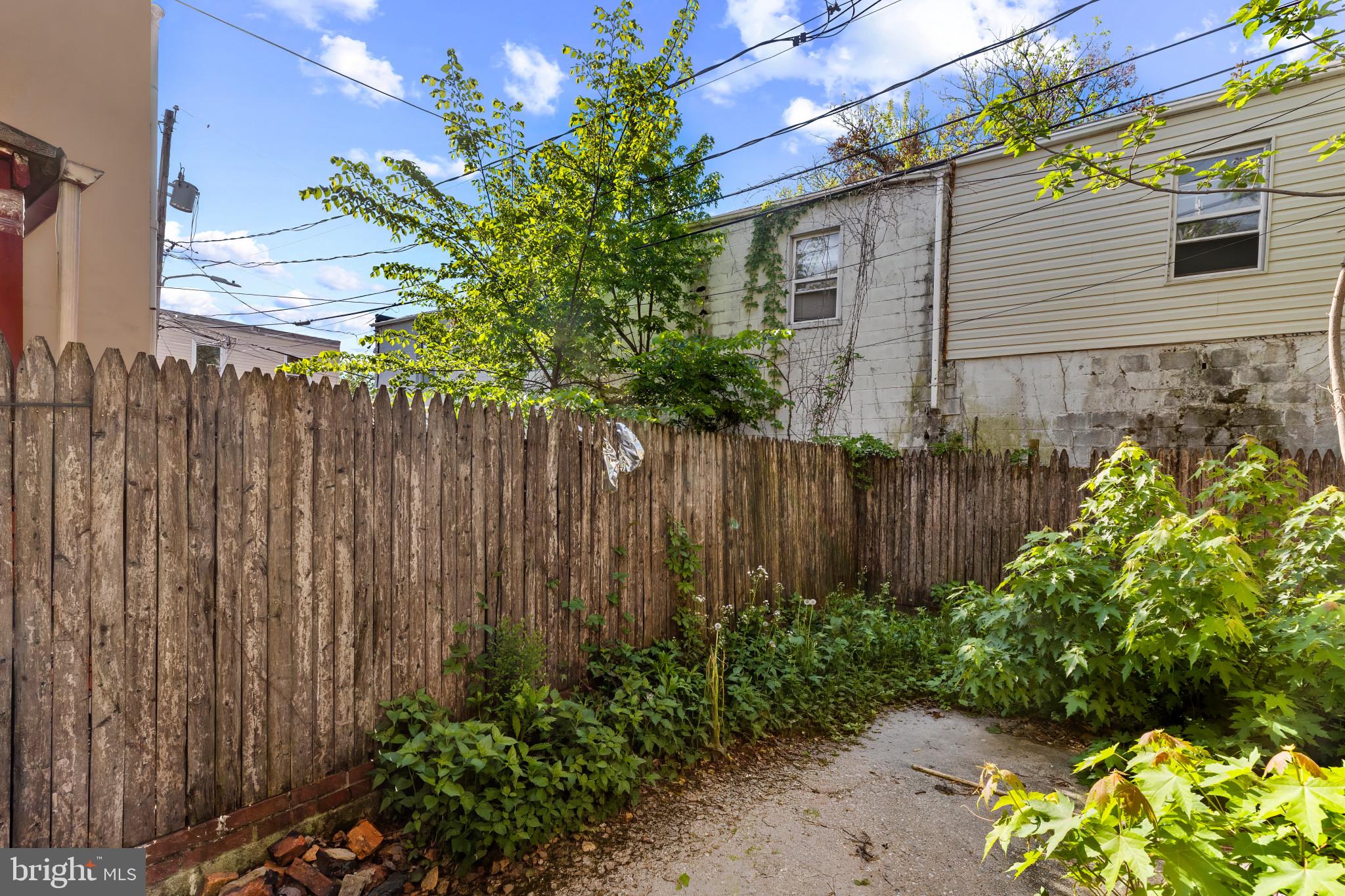 HOLLINS MARKET - Residential