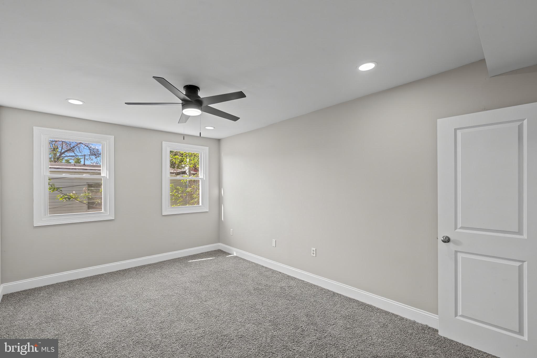 HOLLINS MARKET - Residential