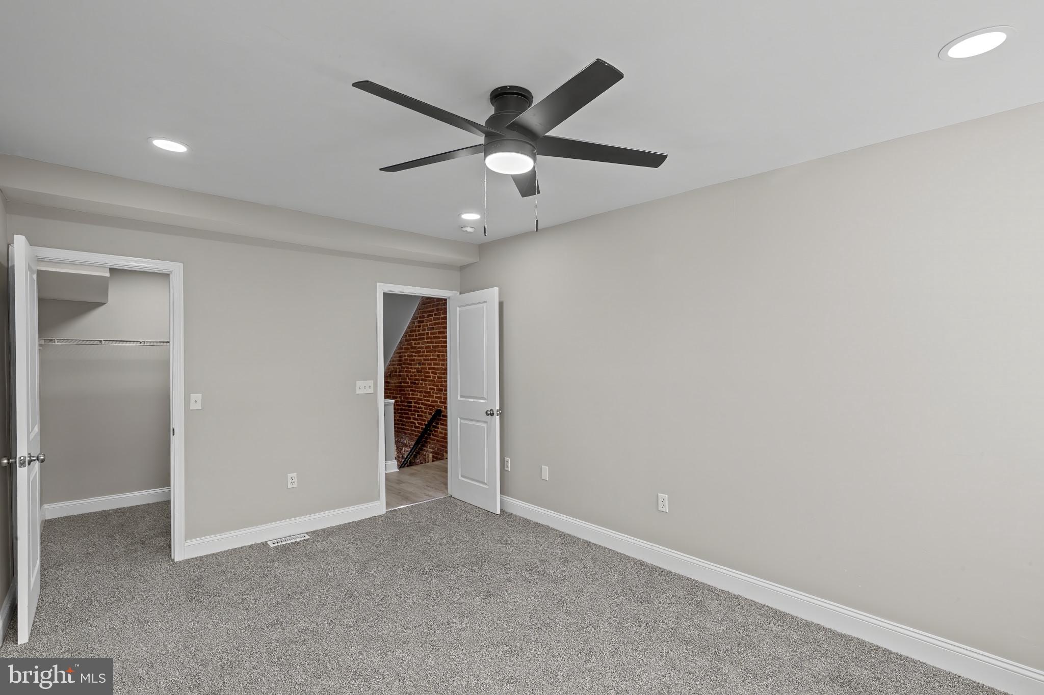 HOLLINS MARKET - Residential