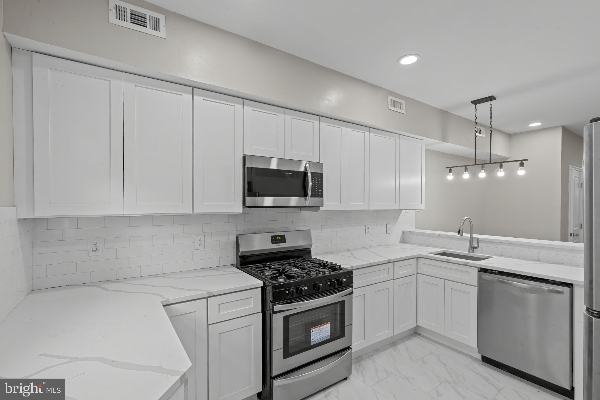 HOLLINS MARKET - Residential