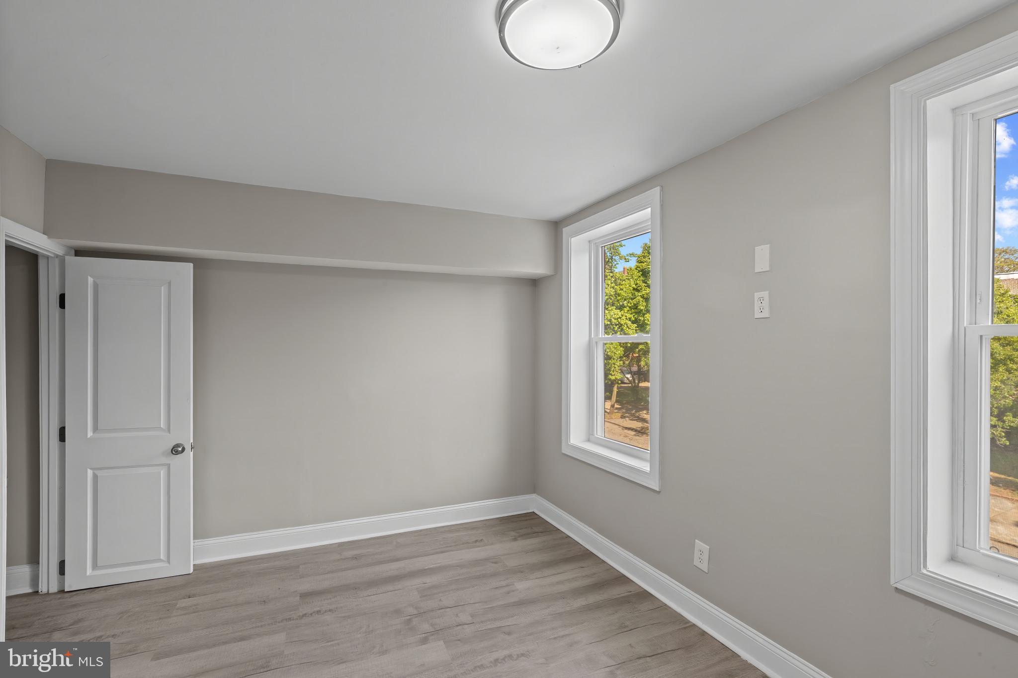 HOLLINS MARKET - Residential