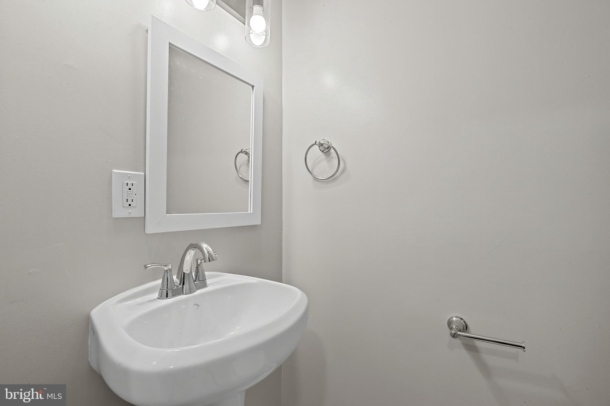 HOLLINS MARKET - Residential