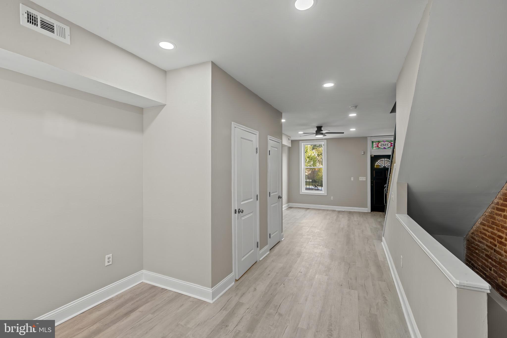 HOLLINS MARKET - Residential